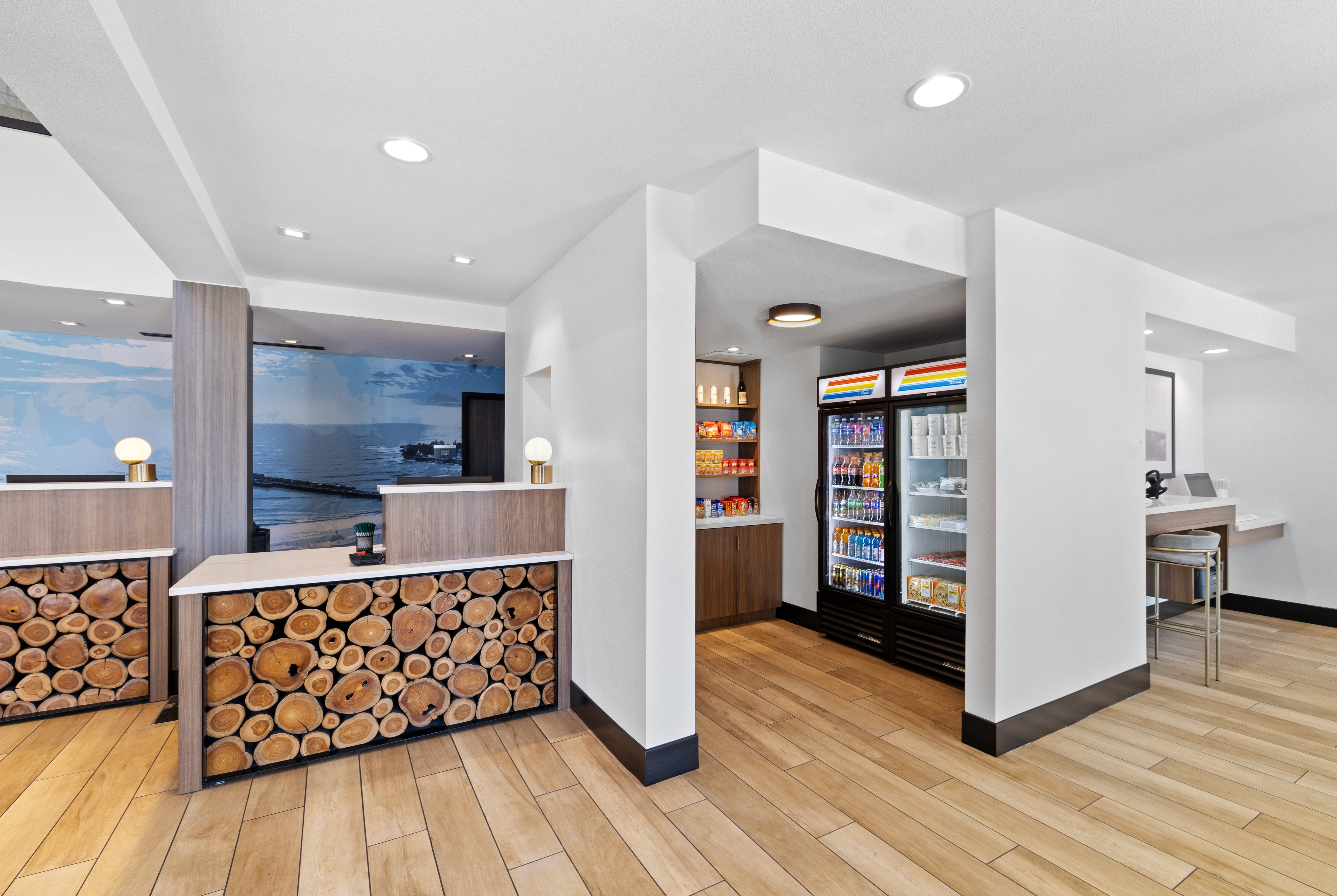 La Quinta Inn & Suites by Wyndham Santa Cruz reception in Santa Cruz, California