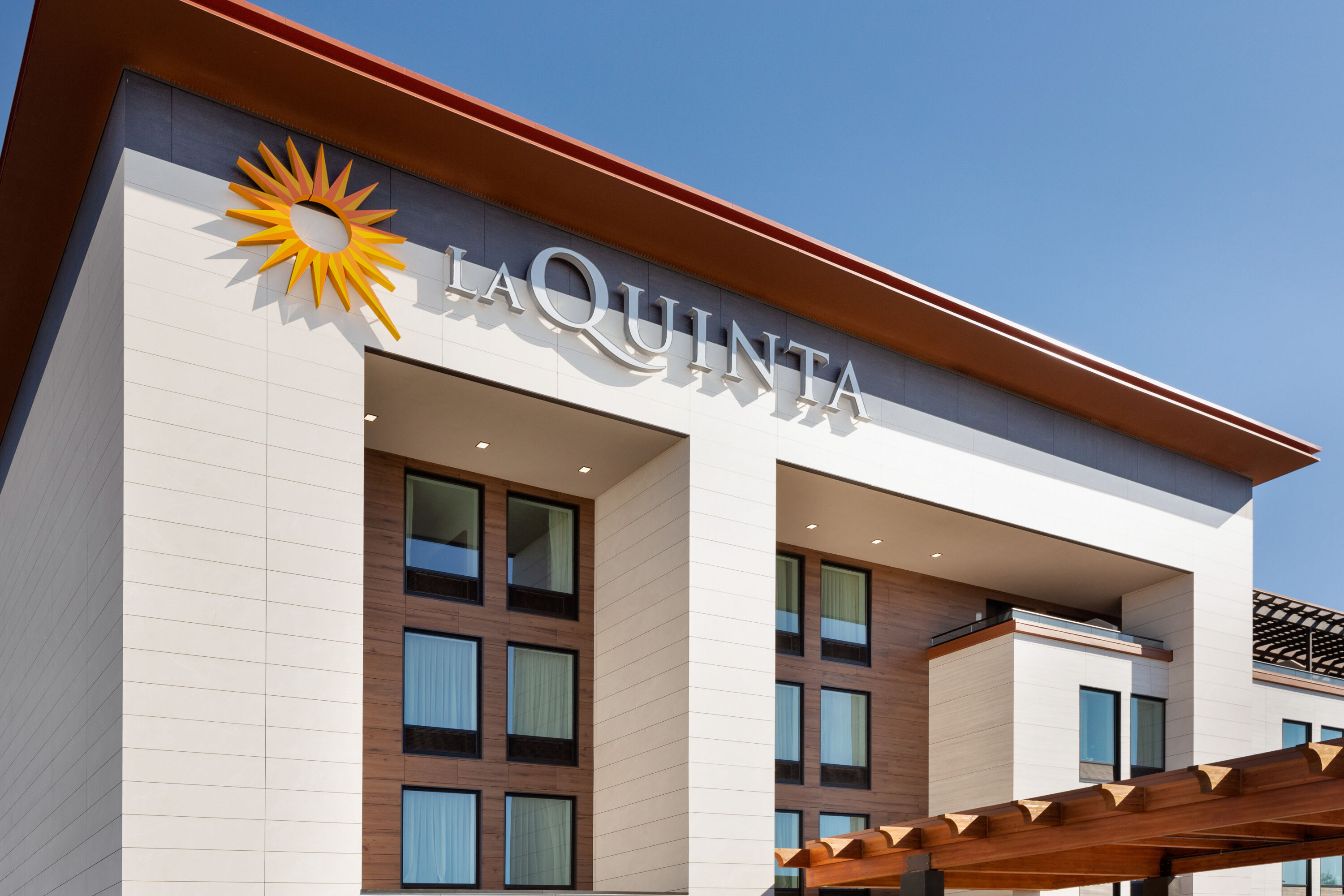 Exterior of La Quinta Inn & Suites by Wyndham Santa Rosa Sonoma hotel in Santa Rosa, California