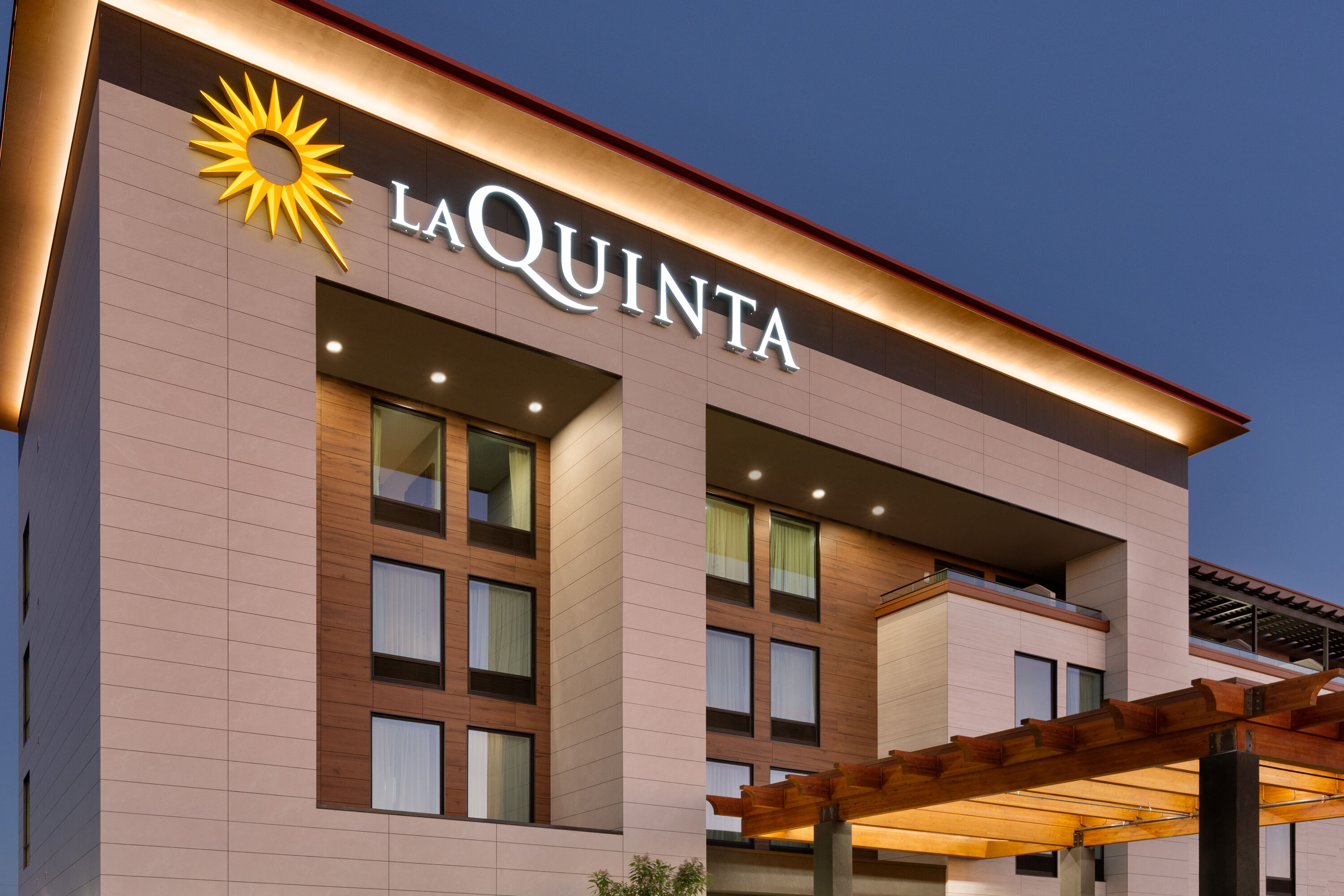 Exterior of La Quinta Inn & Suites by Wyndham Santa Rosa Sonoma hotel in Santa Rosa, California