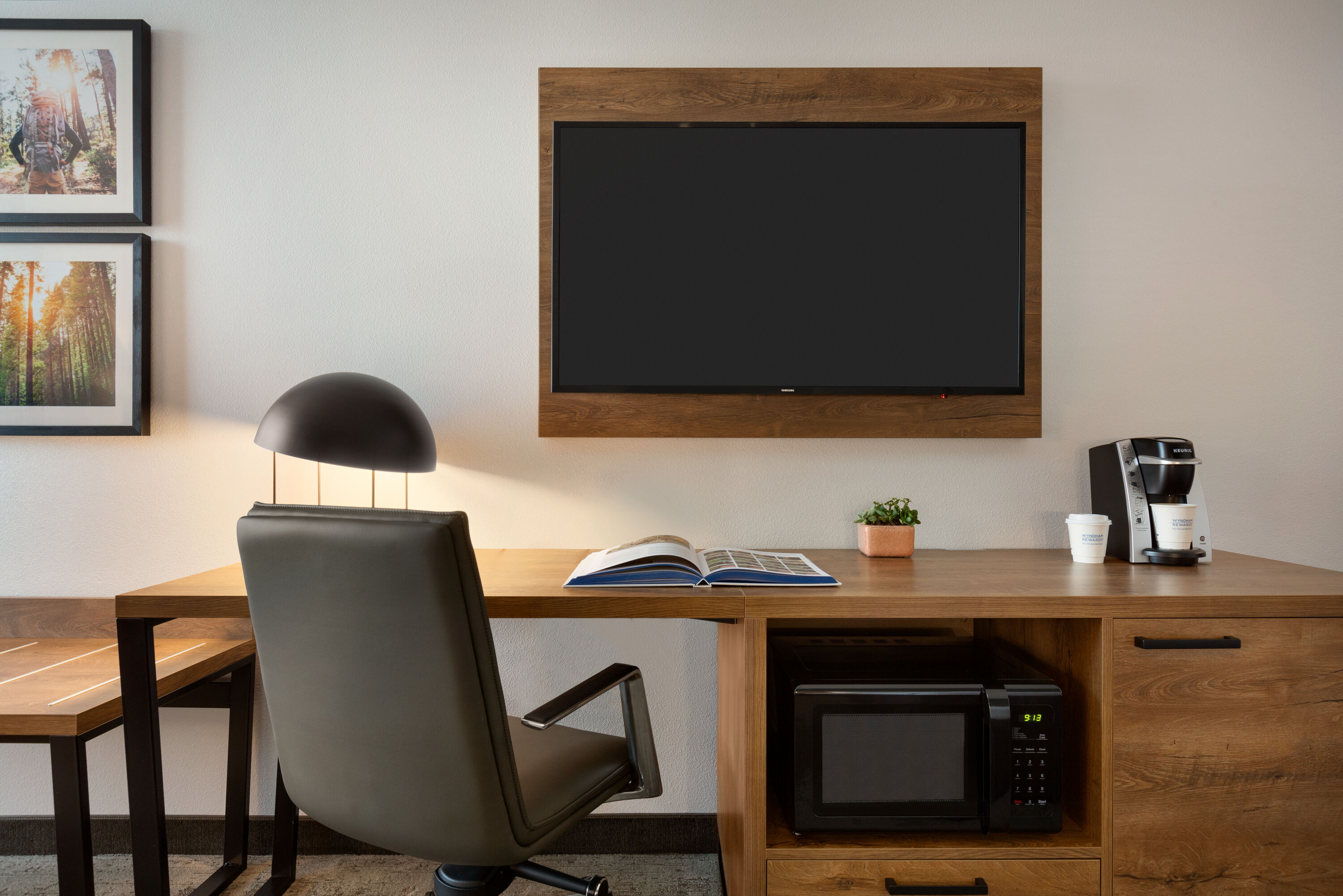 Guest room at the La Quinta Inn & Suites by Wyndham Santa Rosa Sonoma in Santa Rosa, California