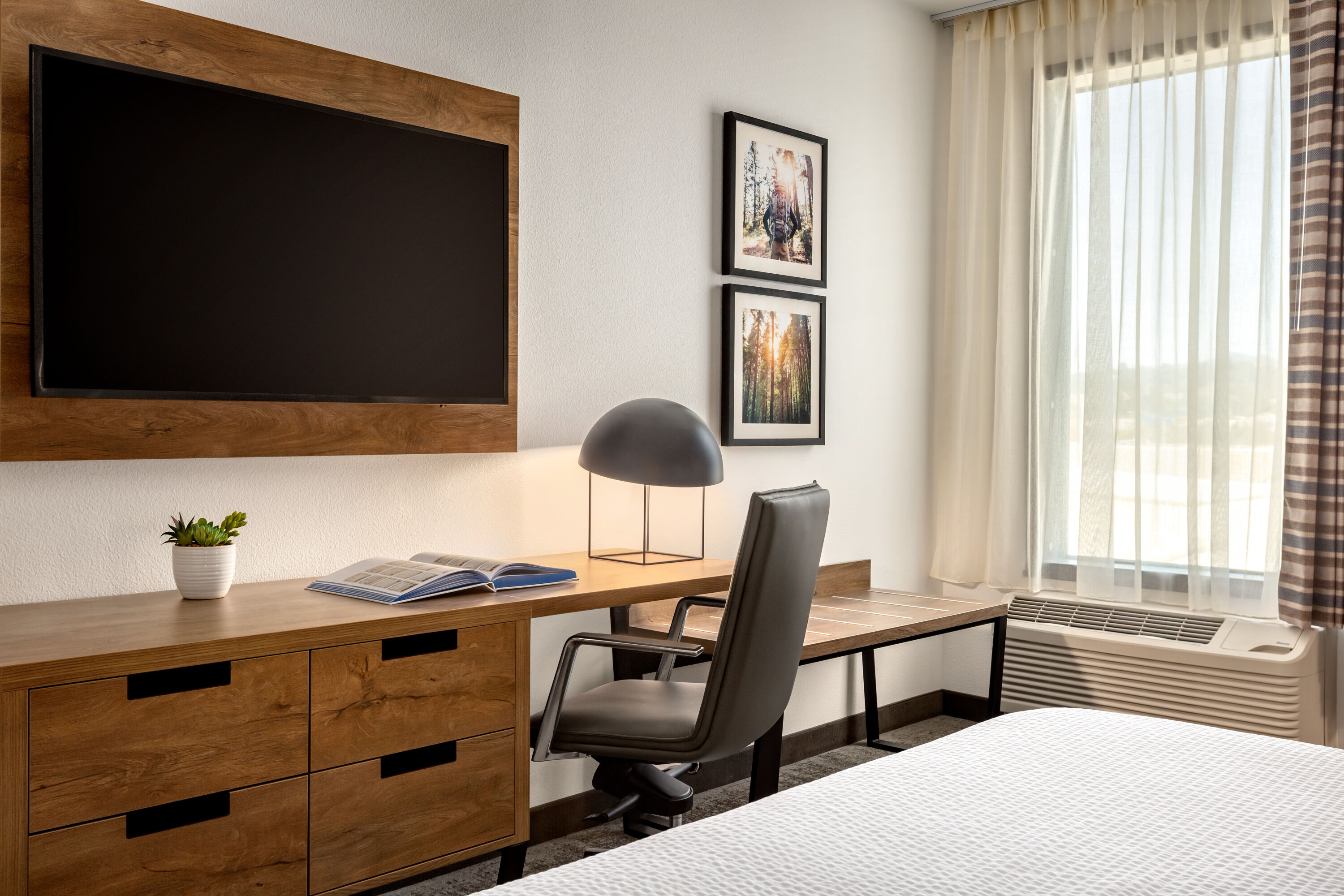 Guest room at the La Quinta Inn & Suites by Wyndham Santa Rosa Sonoma in Santa Rosa, California