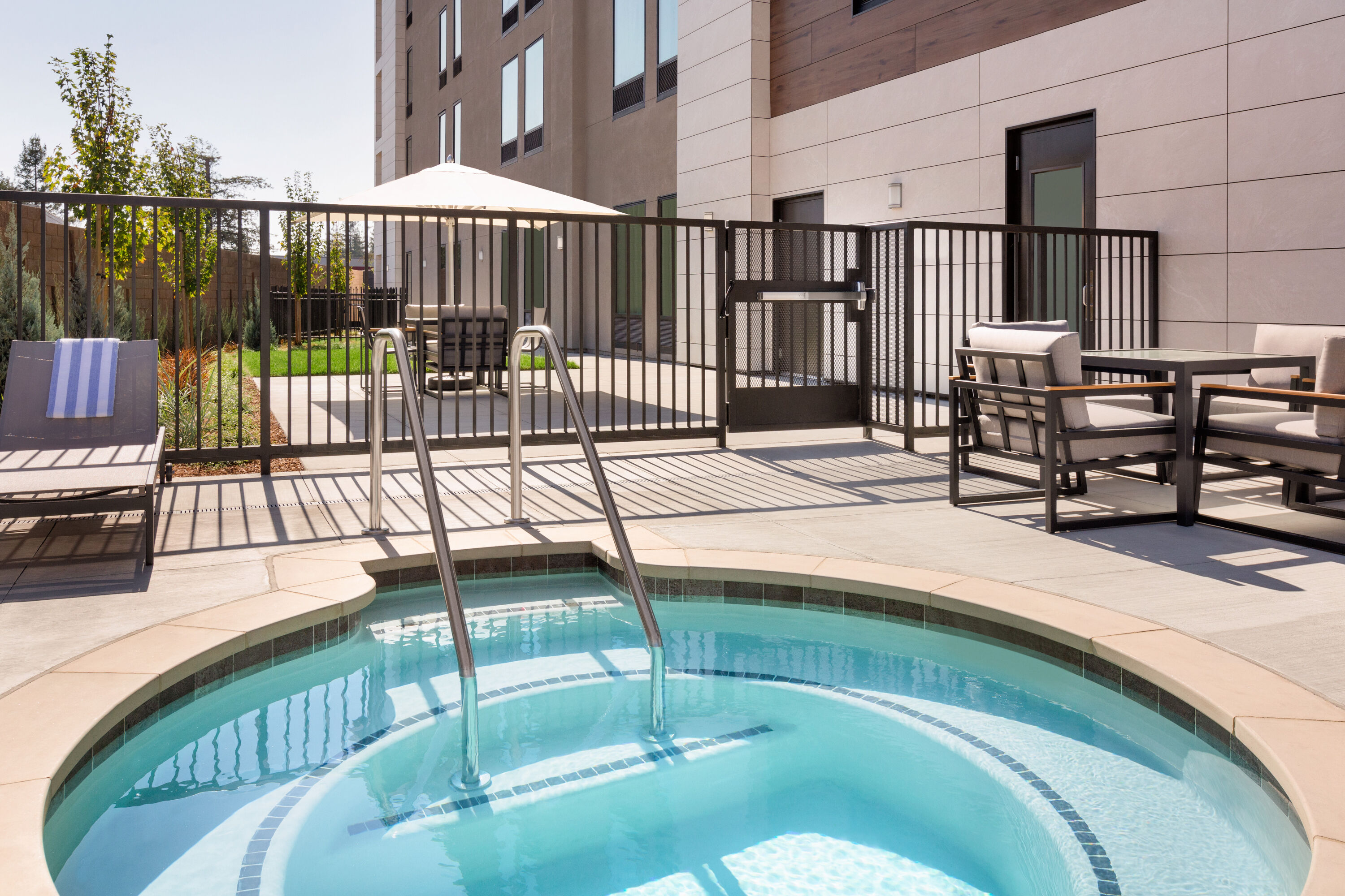 La Quinta Inn & Suites by Wyndham Santa Rosa Sonoma spa massage in Santa Rosa, California