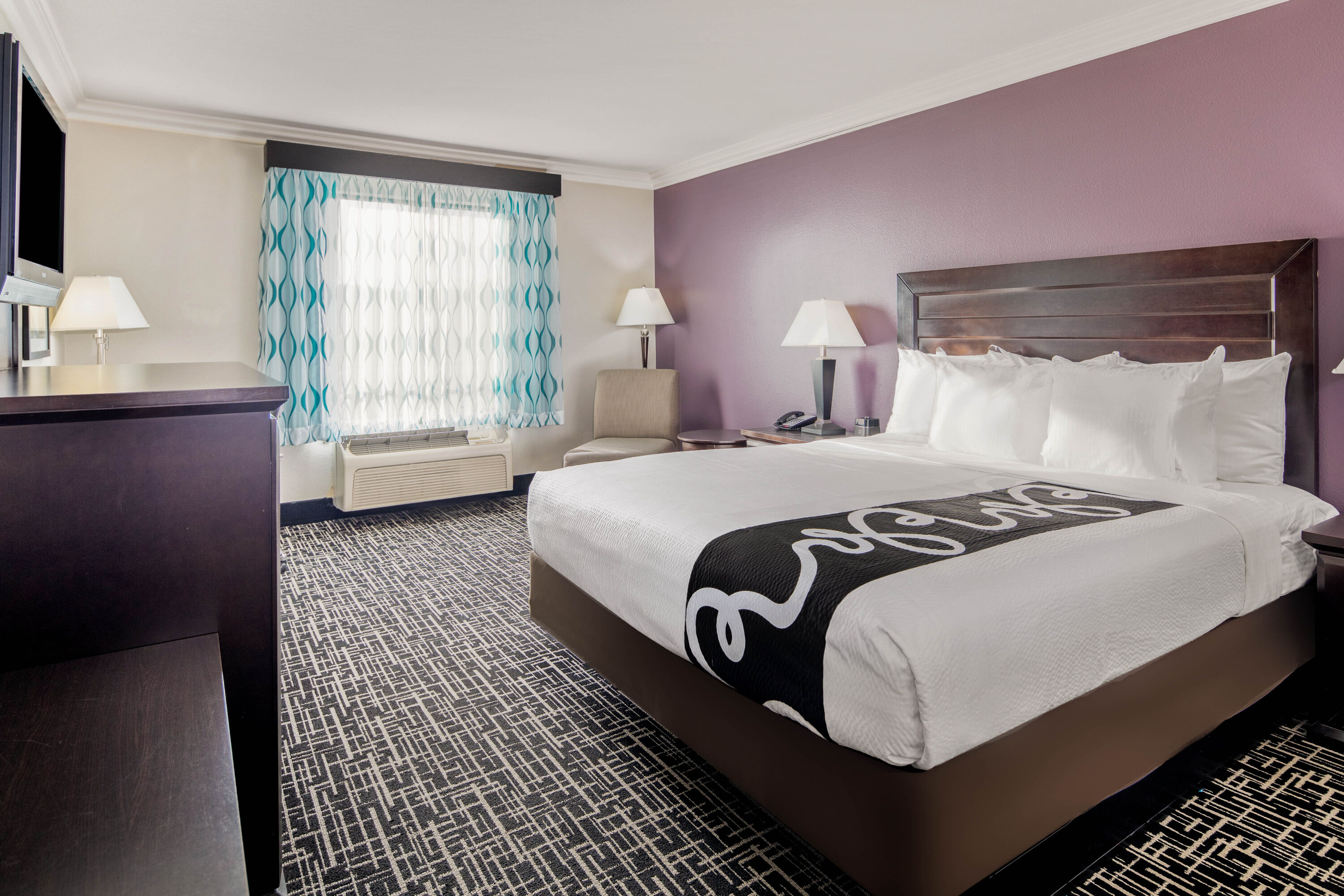 Guest room at the La Quinta Inn & Suites by Wyndham Temecula in Temecula, California