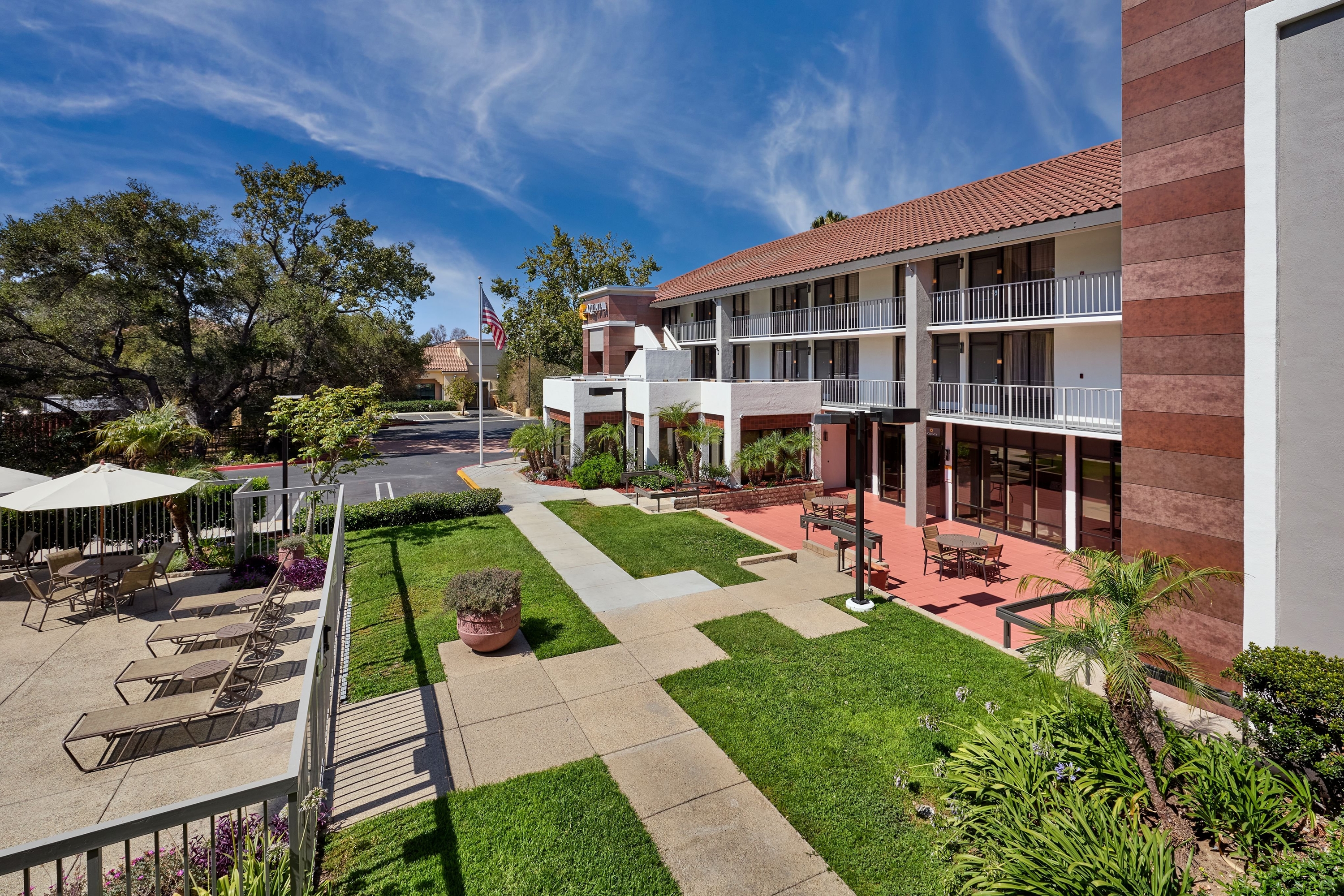Exterior of La Quinta Inn & Suites by Wyndham Thousand Oaks-Newbury Park hotel in Thousand Oaks, California
