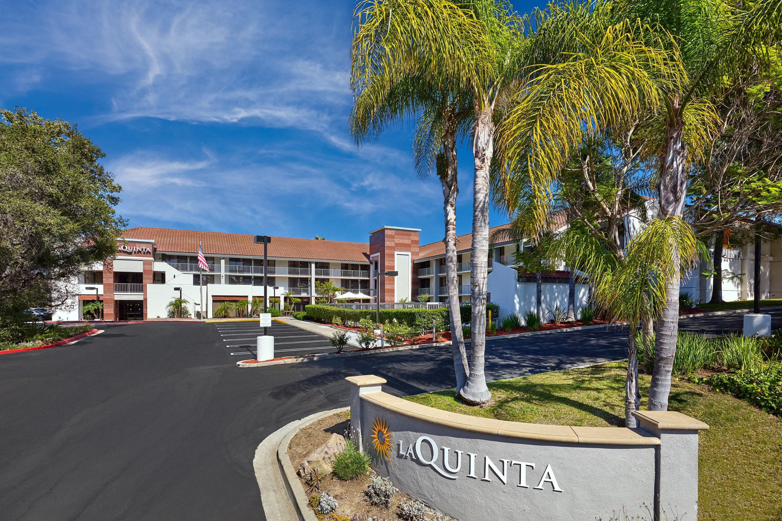 Exterior of La Quinta Inn & Suites by Wyndham Thousand Oaks-Newbury Park hotel in Thousand Oaks, California