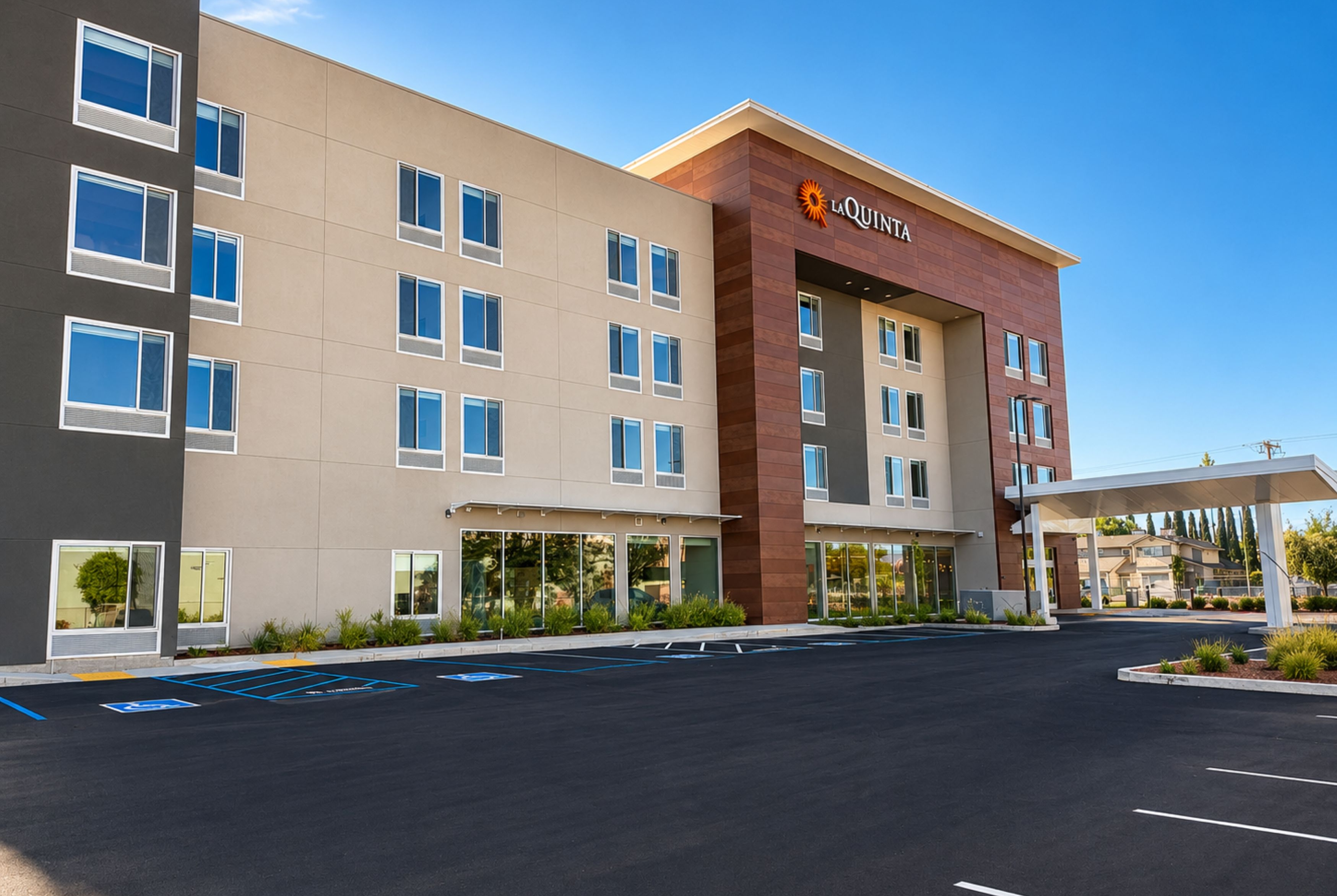 Exterior of La Quinta Inn & Suites by Wyndham Tracy hotel in Tracy, California