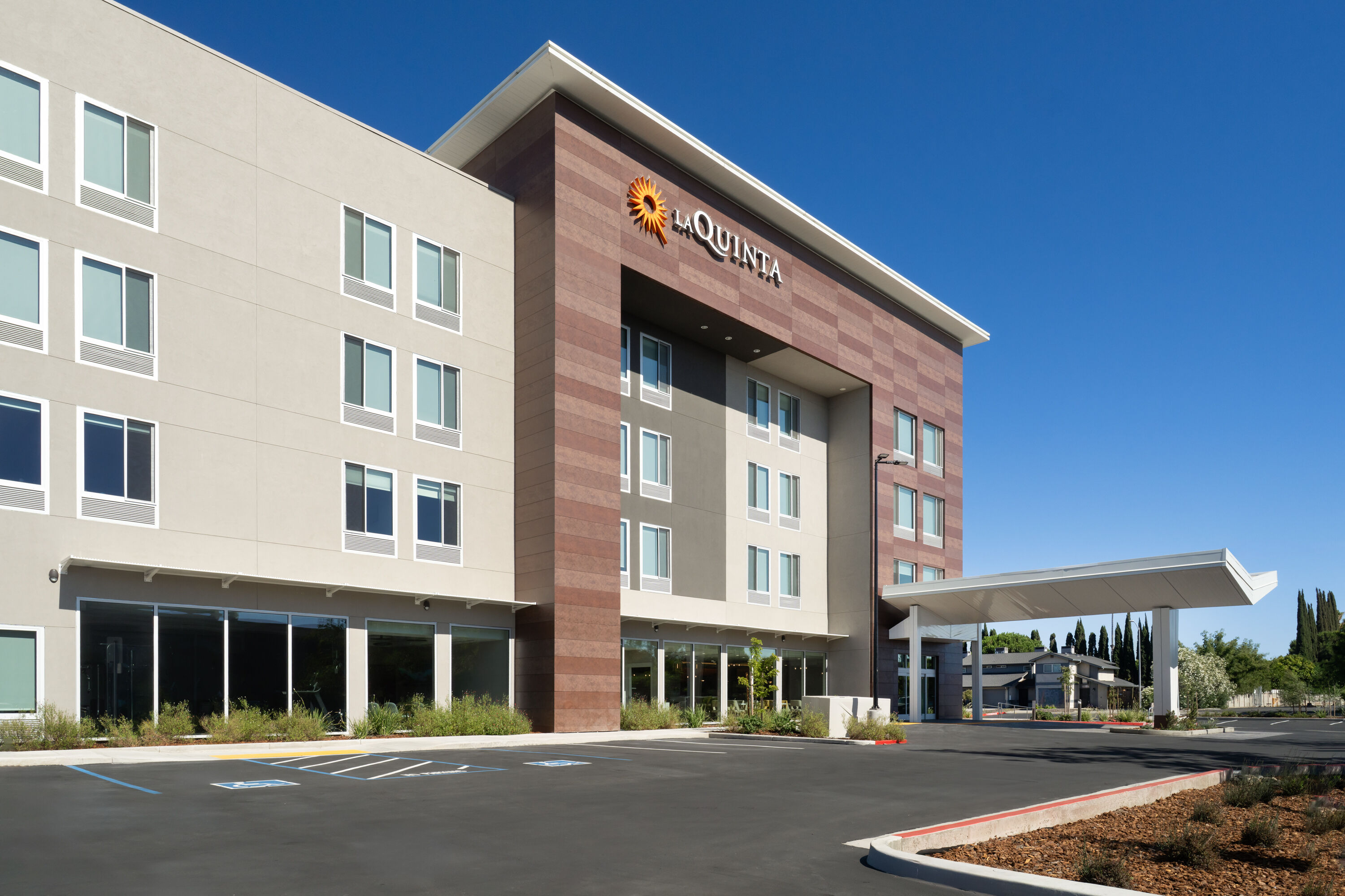Exterior Day Image of La Quinta Inn & Suites by Wyndham Tracy hotel in Tracy, California