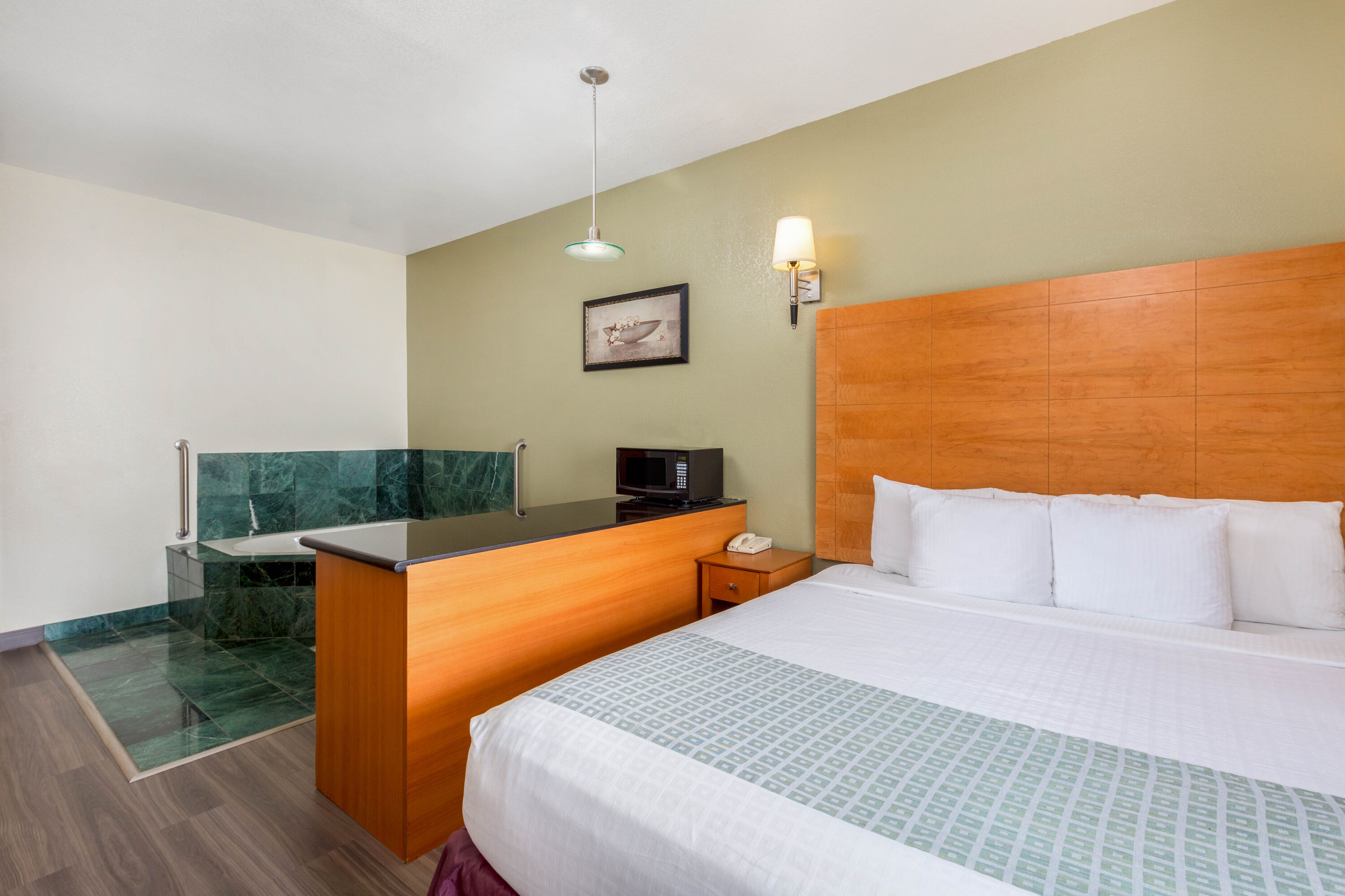 La Quinta Inn & Suites by Wyndham Tulare suite in Tulare, California