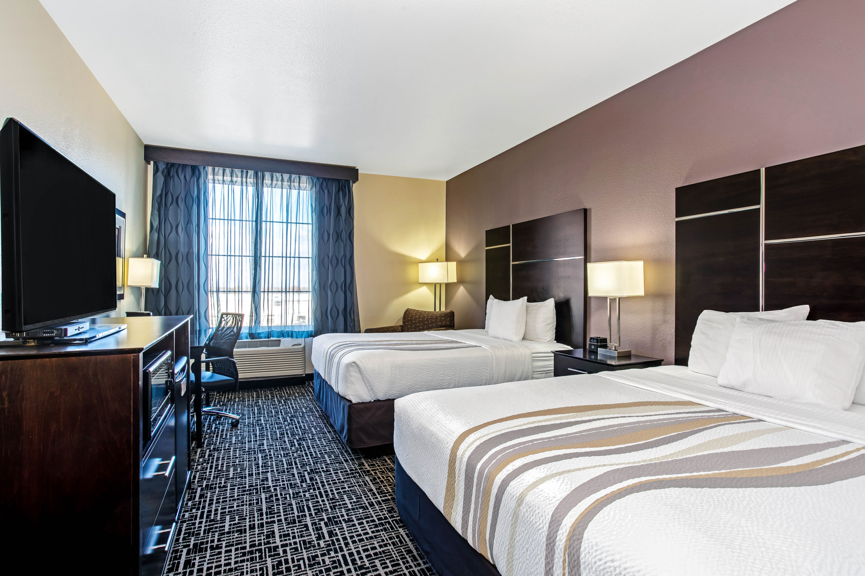 La Quinta Inn Amp Suites By Wyndham Denver Gateway Park
