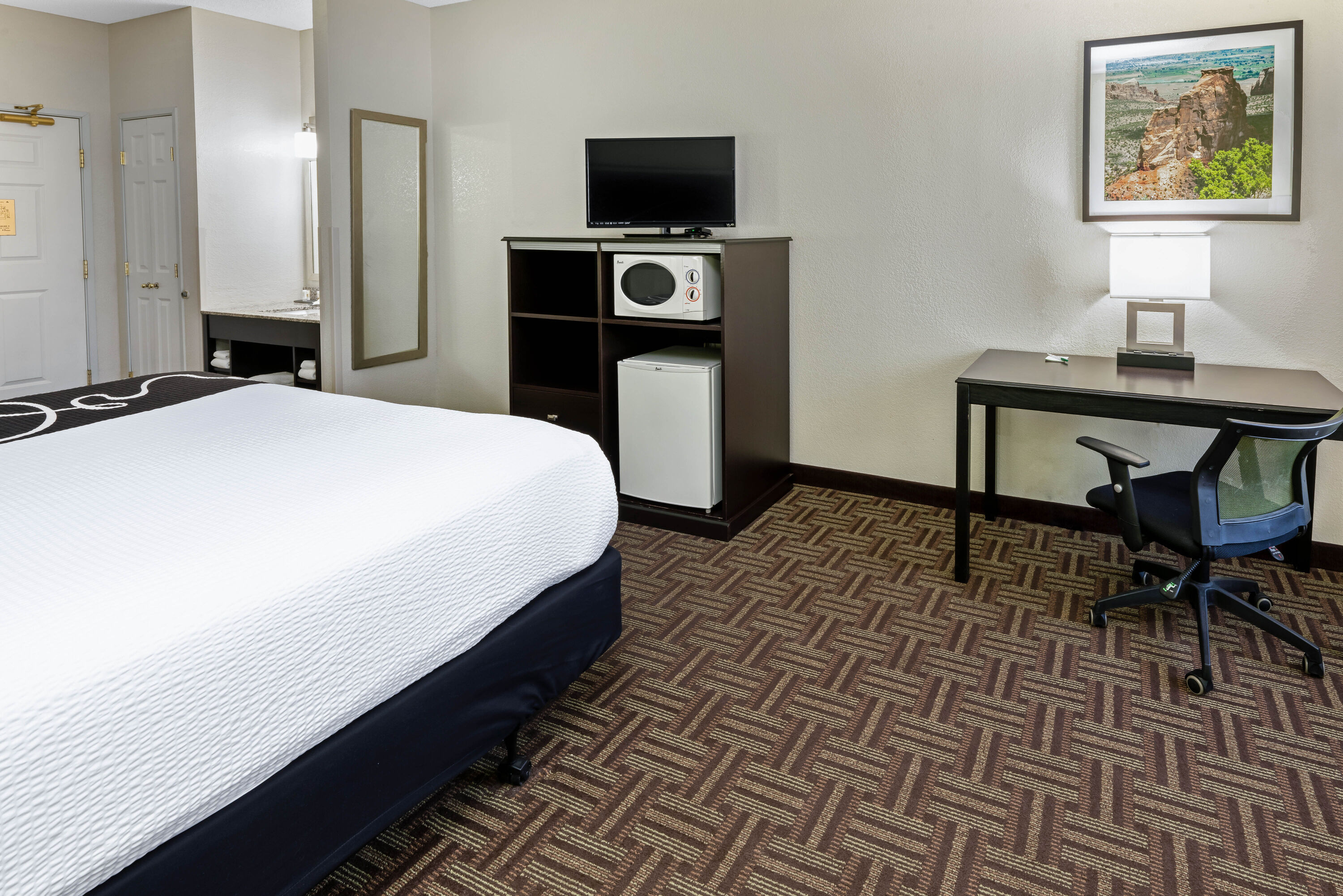 Guest room at the La Quinta Inn & Suites by Wyndham Fruita in Fruita, Colorado