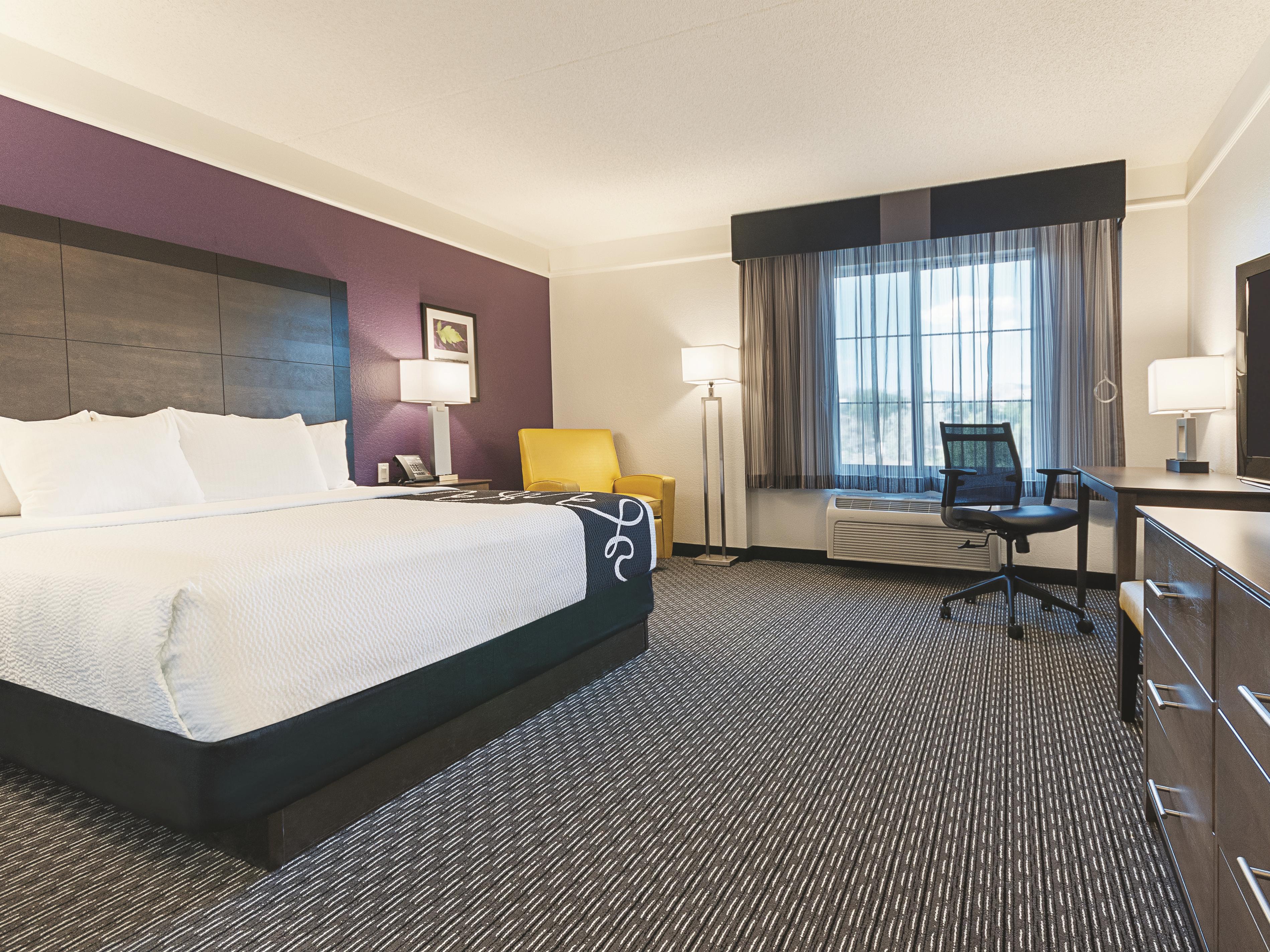 Guest room at the La Quinta Inn & Suites by Wyndham Grand Junction in Grand Junction, Colorado