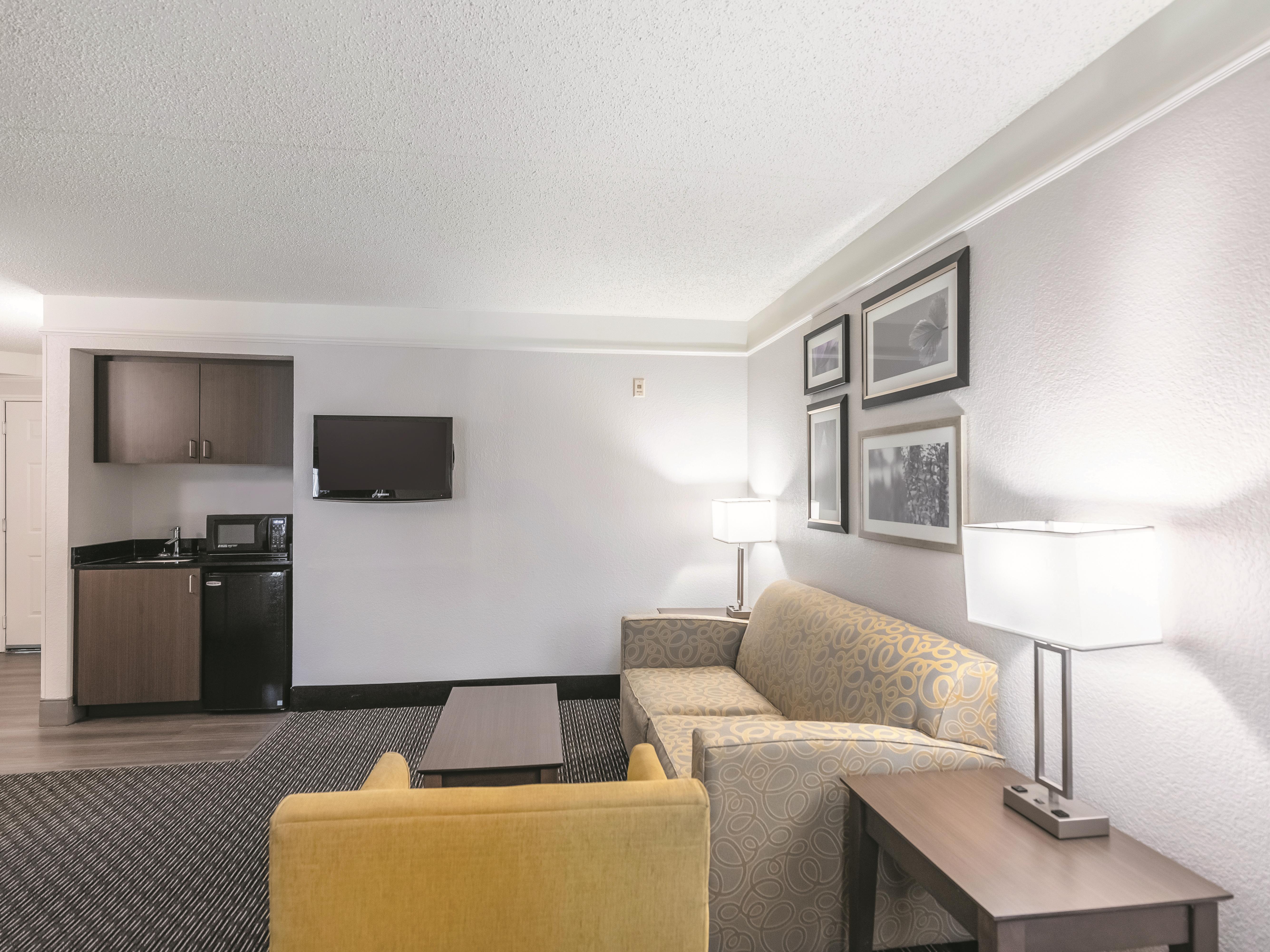 La Quinta Inn & Suites by Wyndham Denver Tech Center suite in Greenwood Village, Colorado