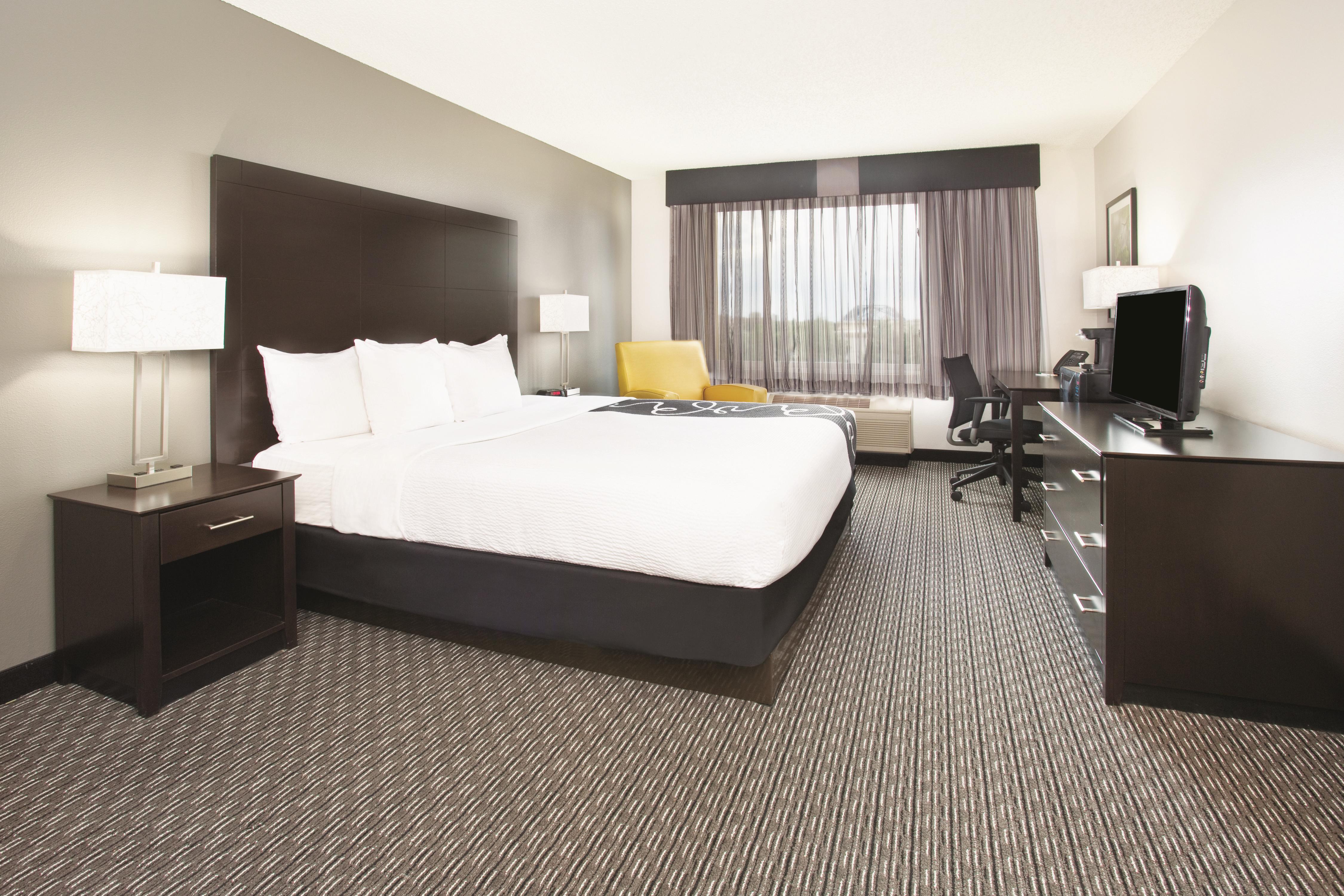 Guest room at the La Quinta by Wyndham Denver Englewood Tech Center in Greenwood Village, Colorado