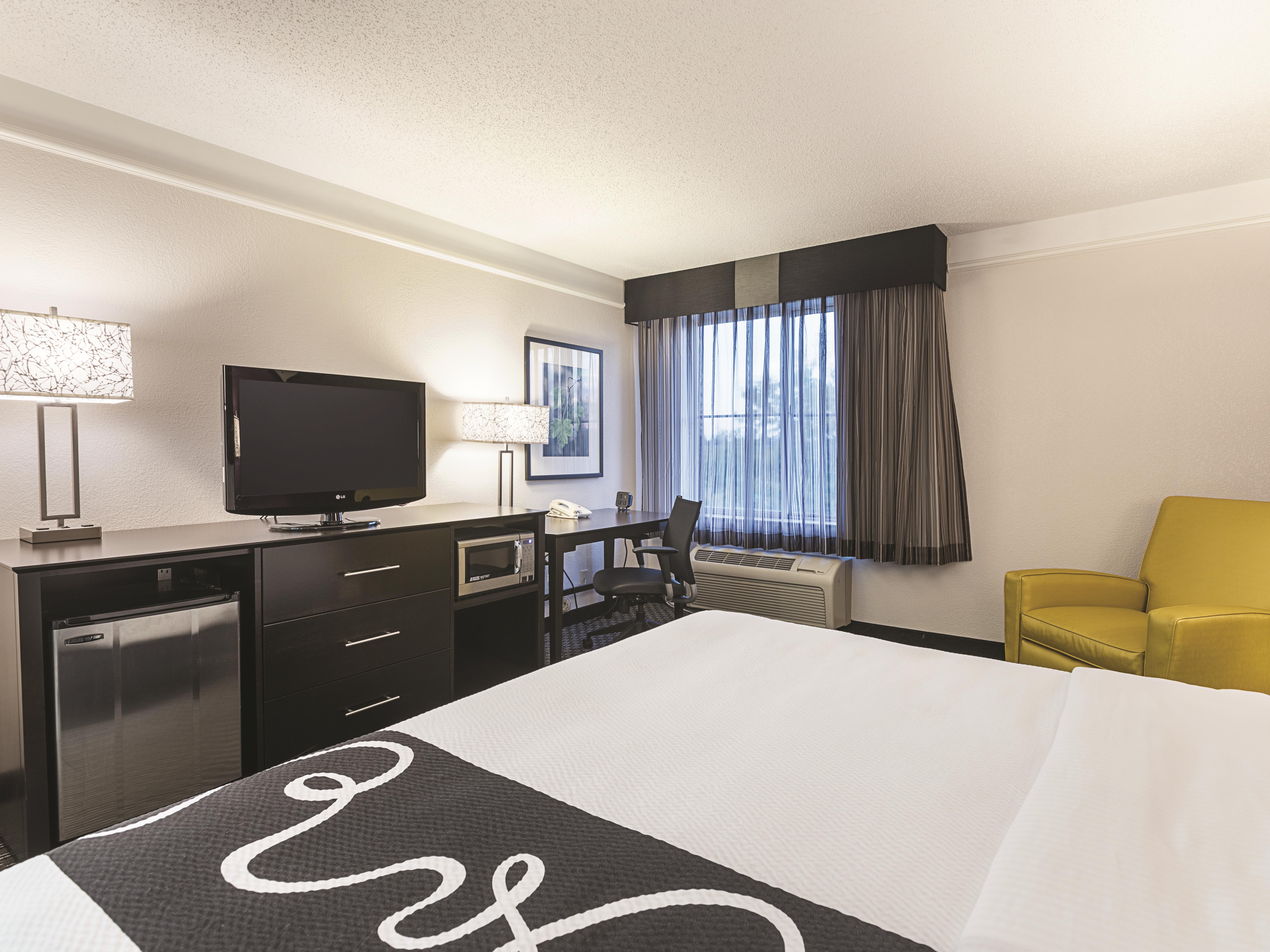Guest room at the La Quinta by Wyndham Denver Englewood Tech Center in Greenwood Village, Colorado