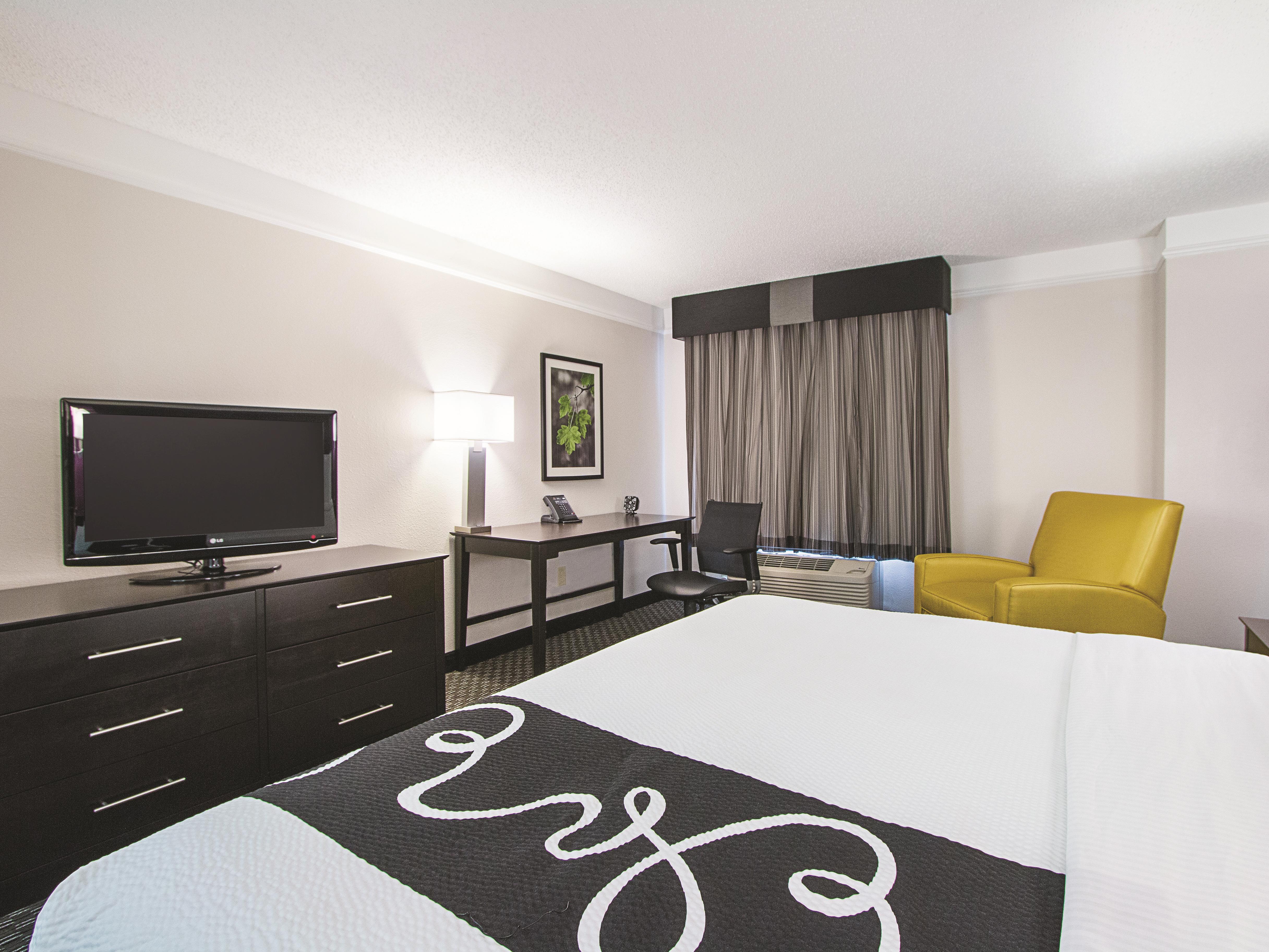 Guest room at the La Quinta by Wyndham Denver Englewood Tech Center in Greenwood Village, Colorado