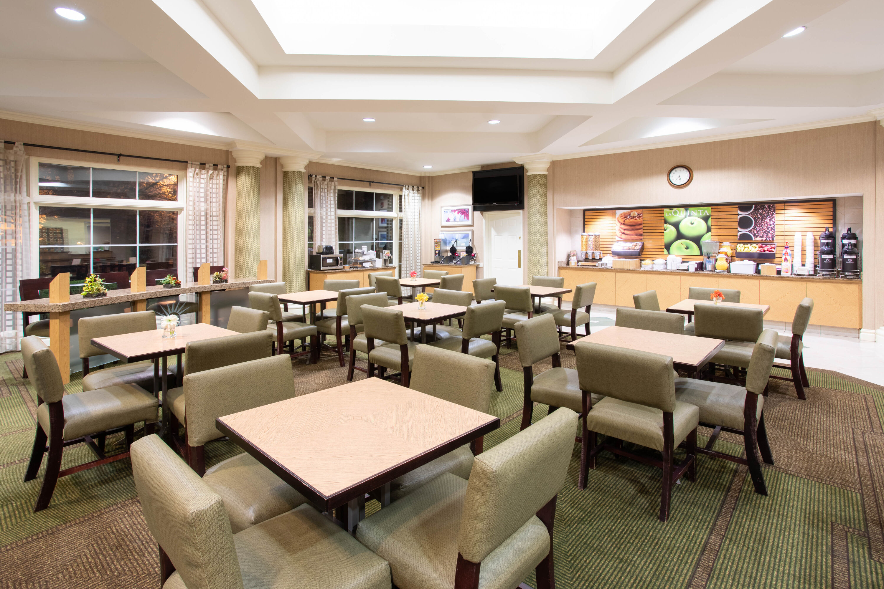 Free breakfast at La Quinta Inn & Suites by Wyndham Denver Southwest Lakewood in Lakewood, Colorado