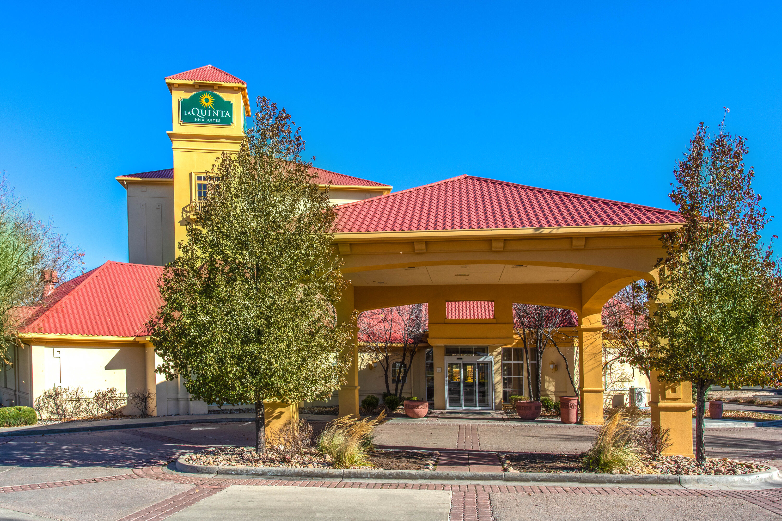 Exterior Day Image of La Quinta Inn & Suites by Wyndham Denver Southwest Lakewood hotel in Lakewood, Colorado