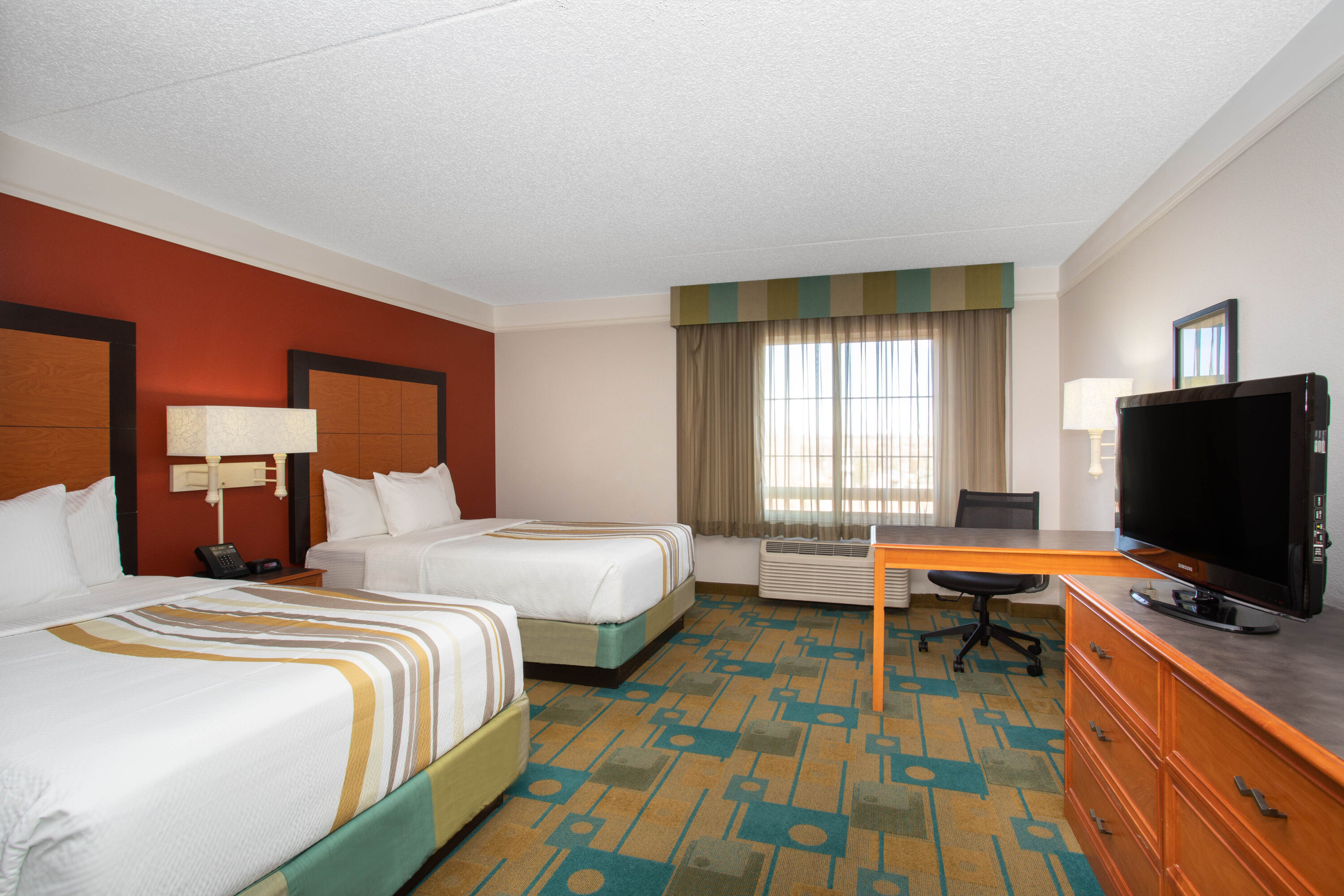 Guest room at the La Quinta Inn & Suites by Wyndham Denver Southwest Lakewood in Lakewood, Colorado