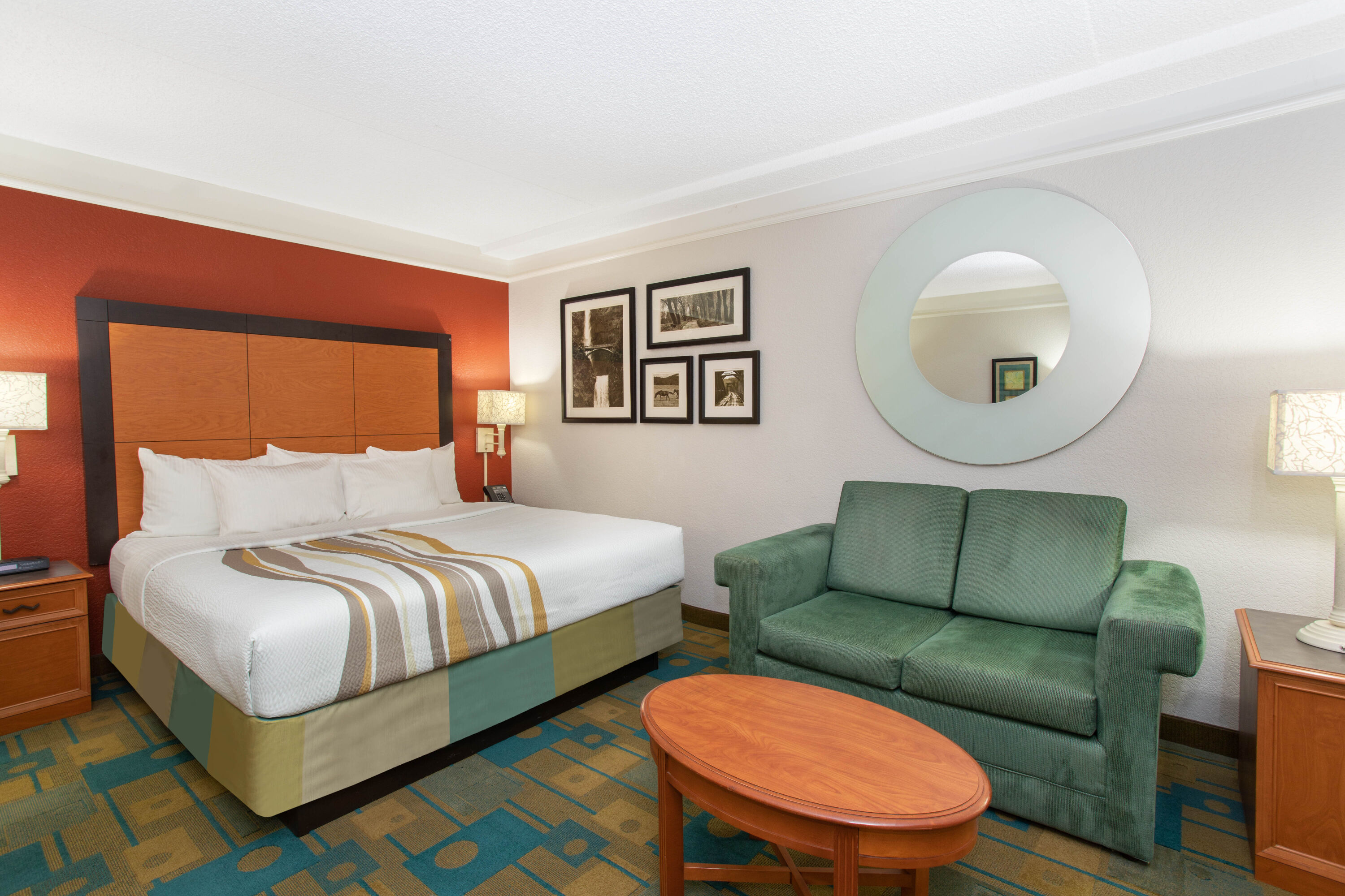 Guest room at the La Quinta Inn & Suites by Wyndham Denver Southwest Lakewood in Lakewood, Colorado