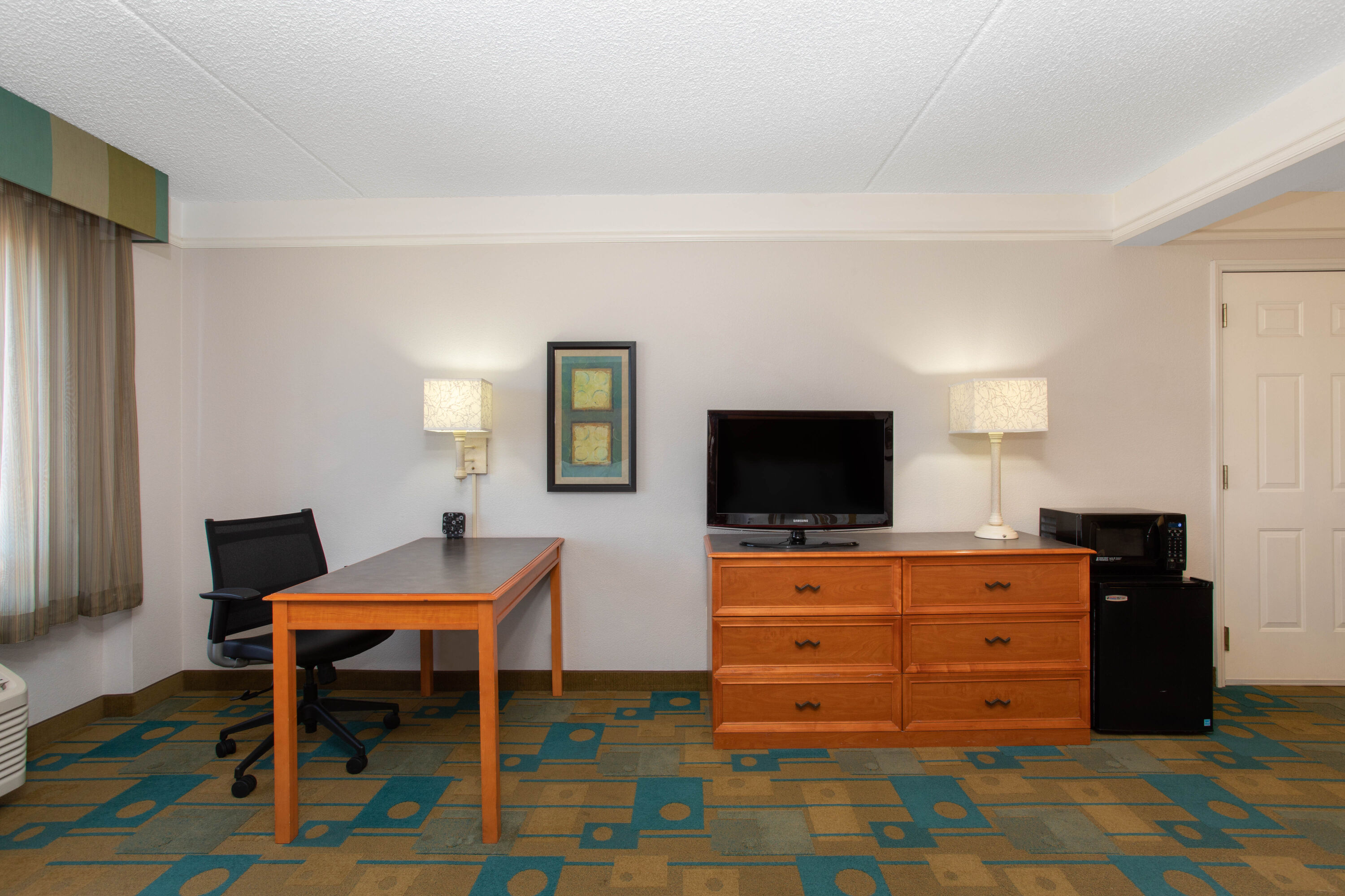 Guest room feature at the La Quinta Inn & Suites by Wyndham Denver Southwest Lakewood in Lakewood, Colorado