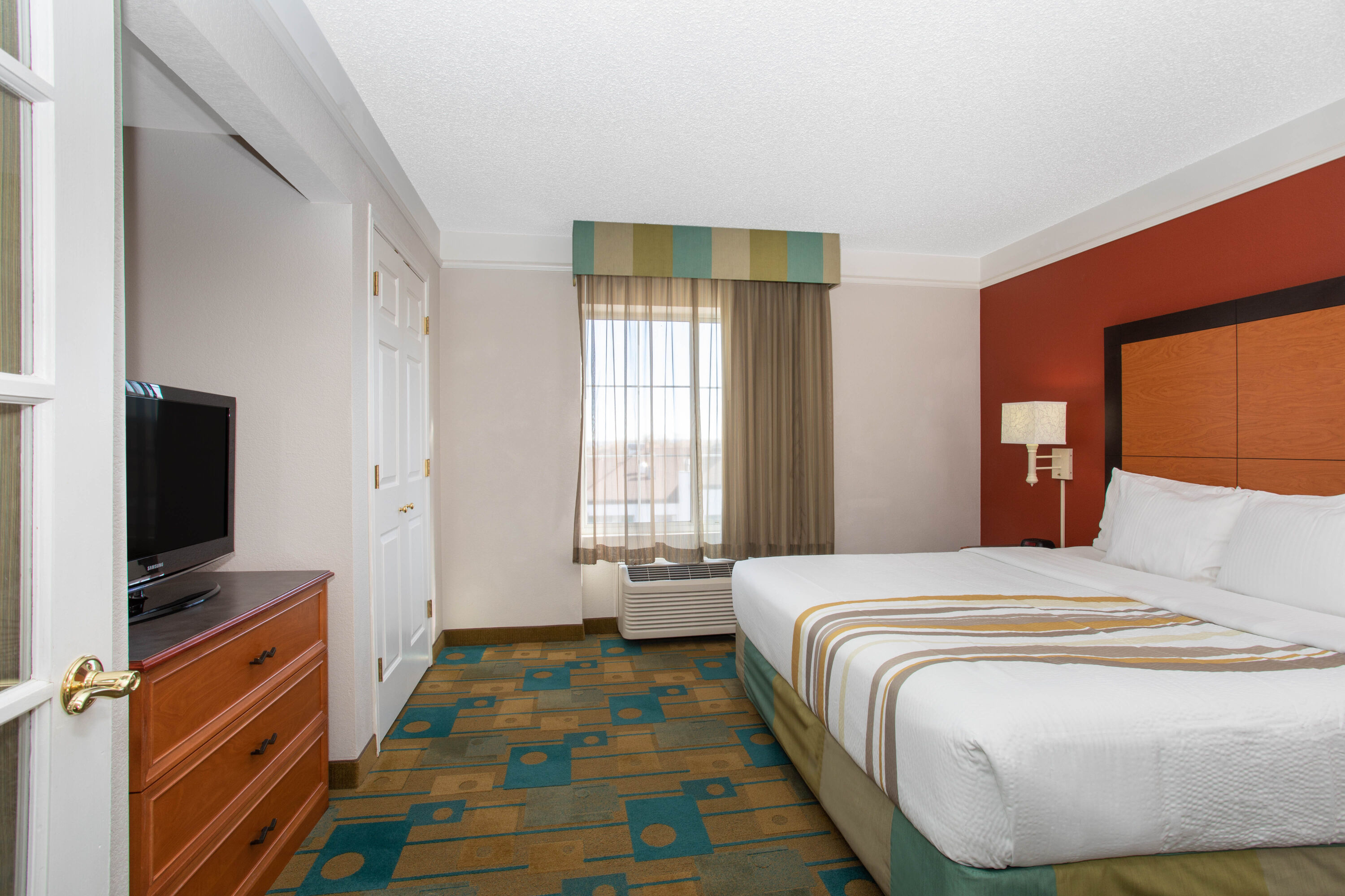 La Quinta Inn & Suites by Wyndham Denver Southwest Lakewood suite in Lakewood, Colorado