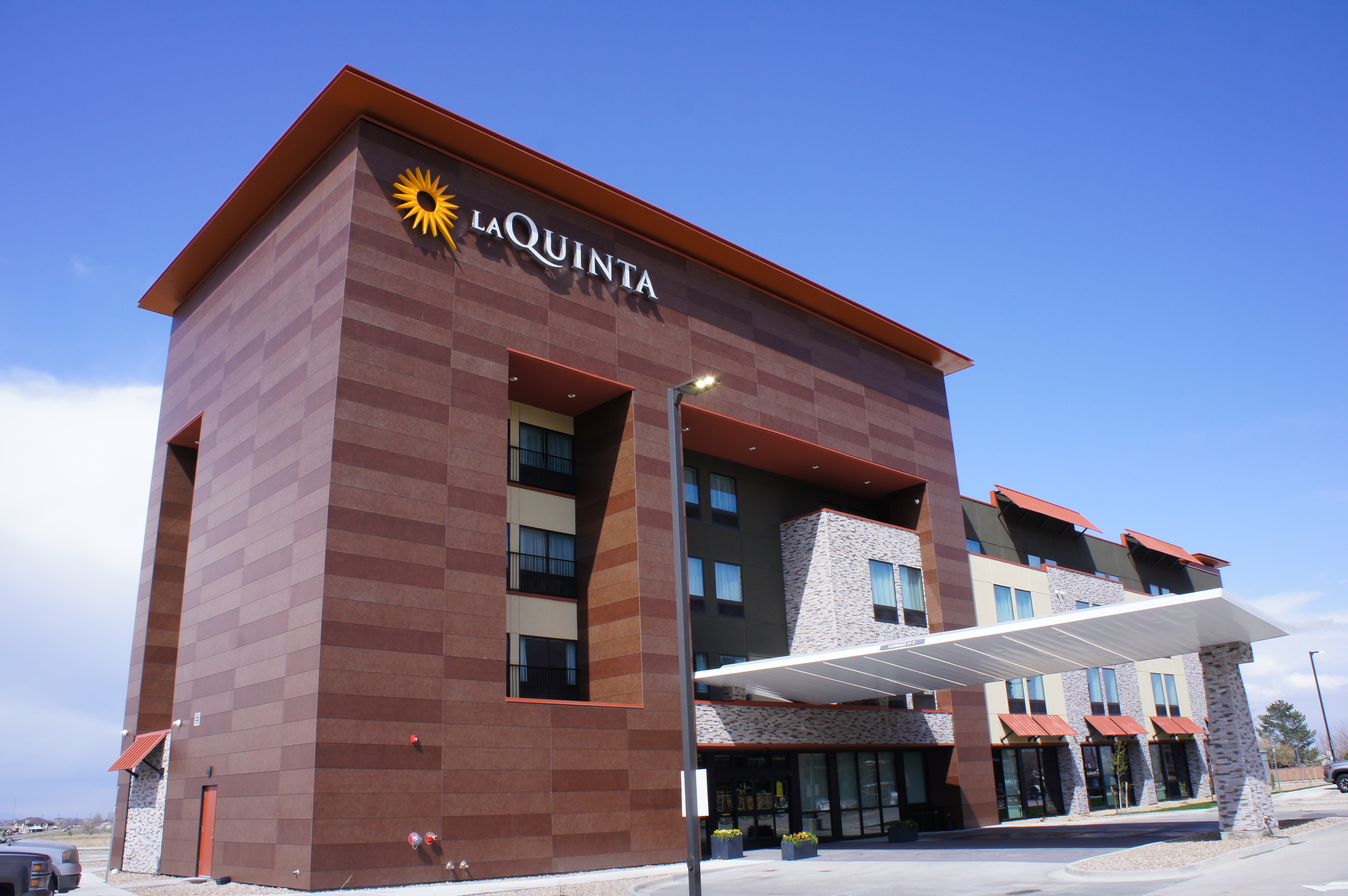 Exterior of La Quinta Inn & Suites by Wyndham Littleton/Red Rocks hotel in Littleton, Colorado