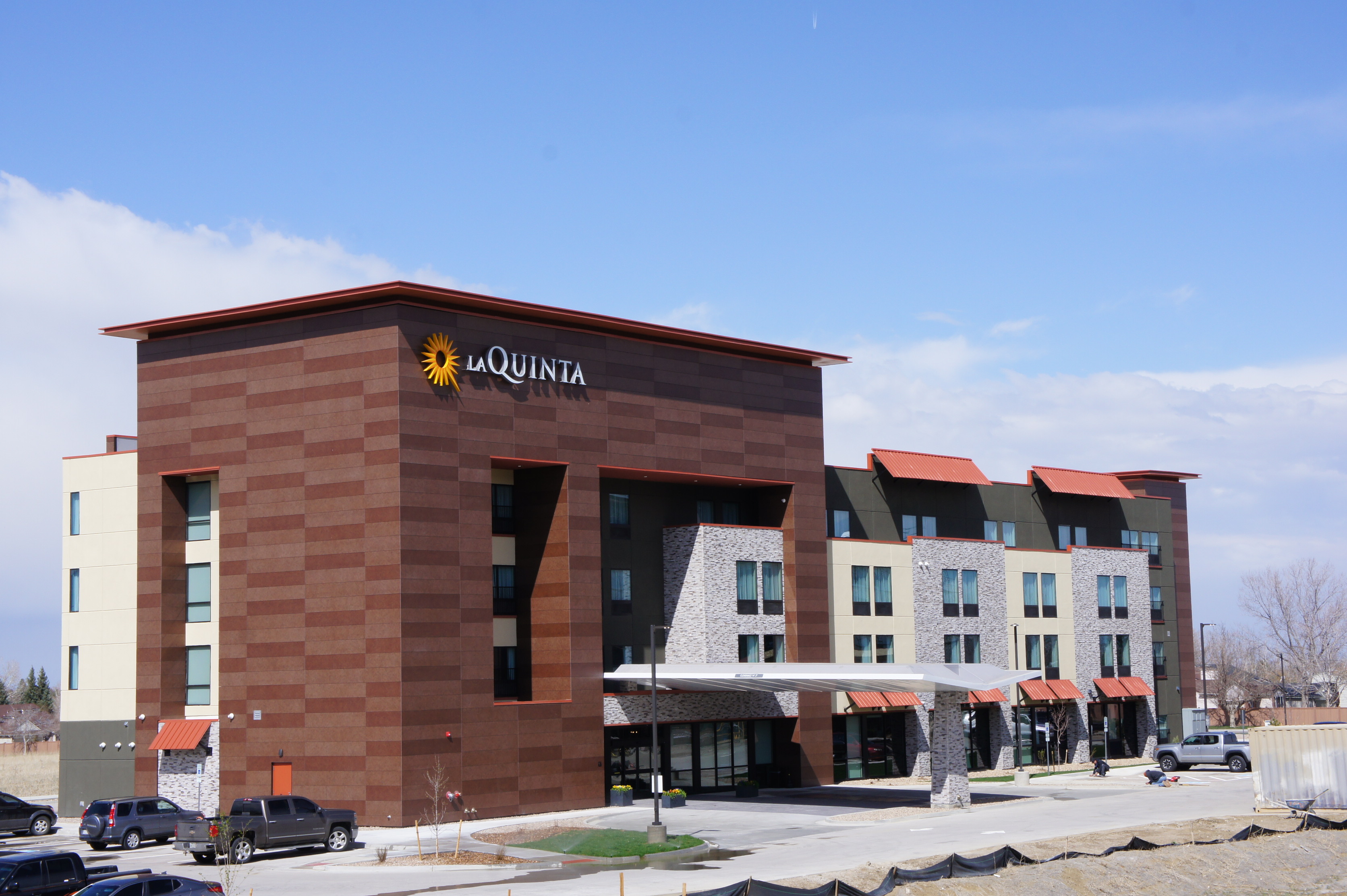 Exterior of La Quinta Inn & Suites by Wyndham Littleton/Red Rocks hotel in Littleton, Colorado