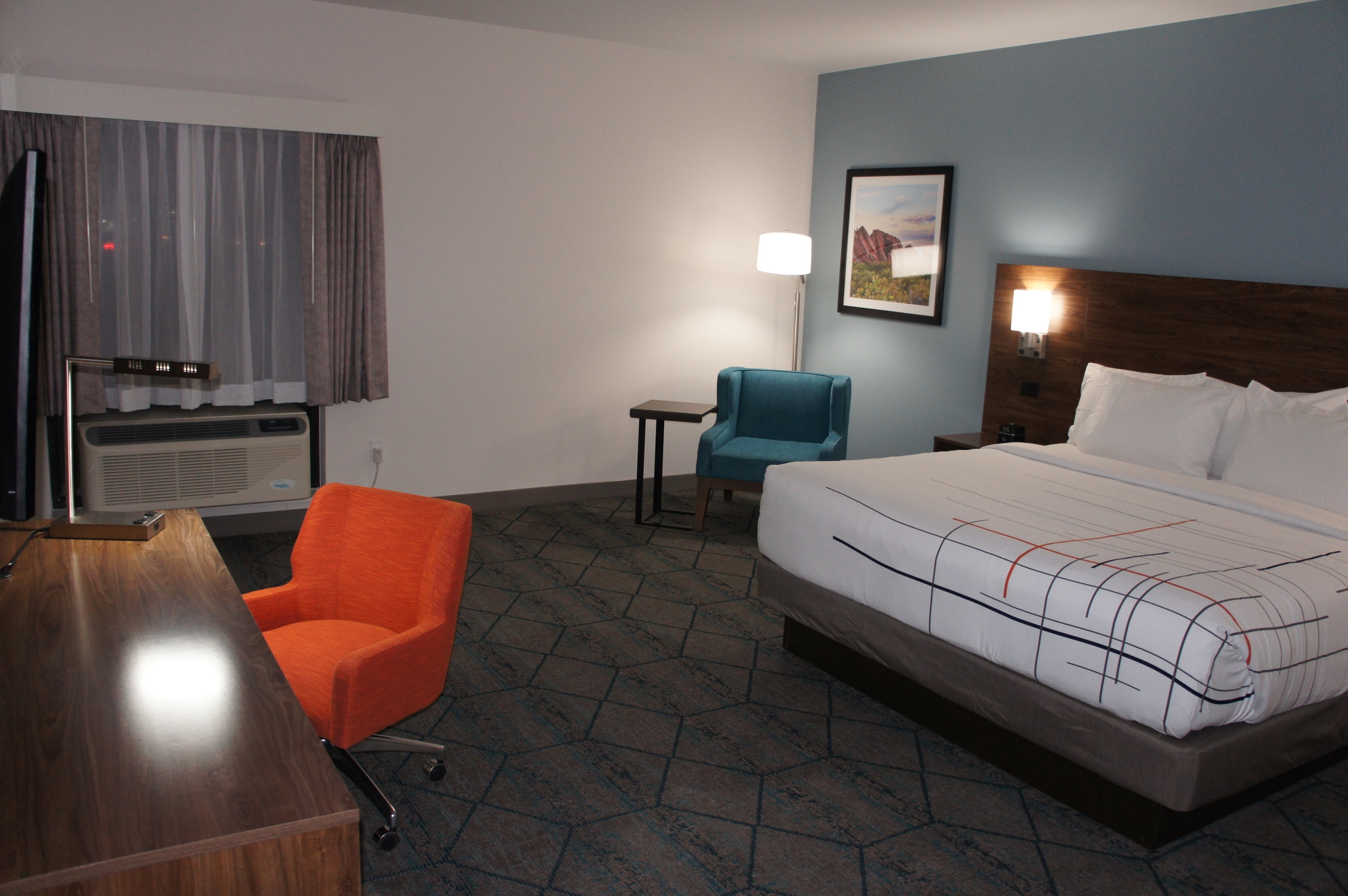 Guest room at the La Quinta Inn & Suites by Wyndham Littleton/Red Rocks in Littleton, Colorado