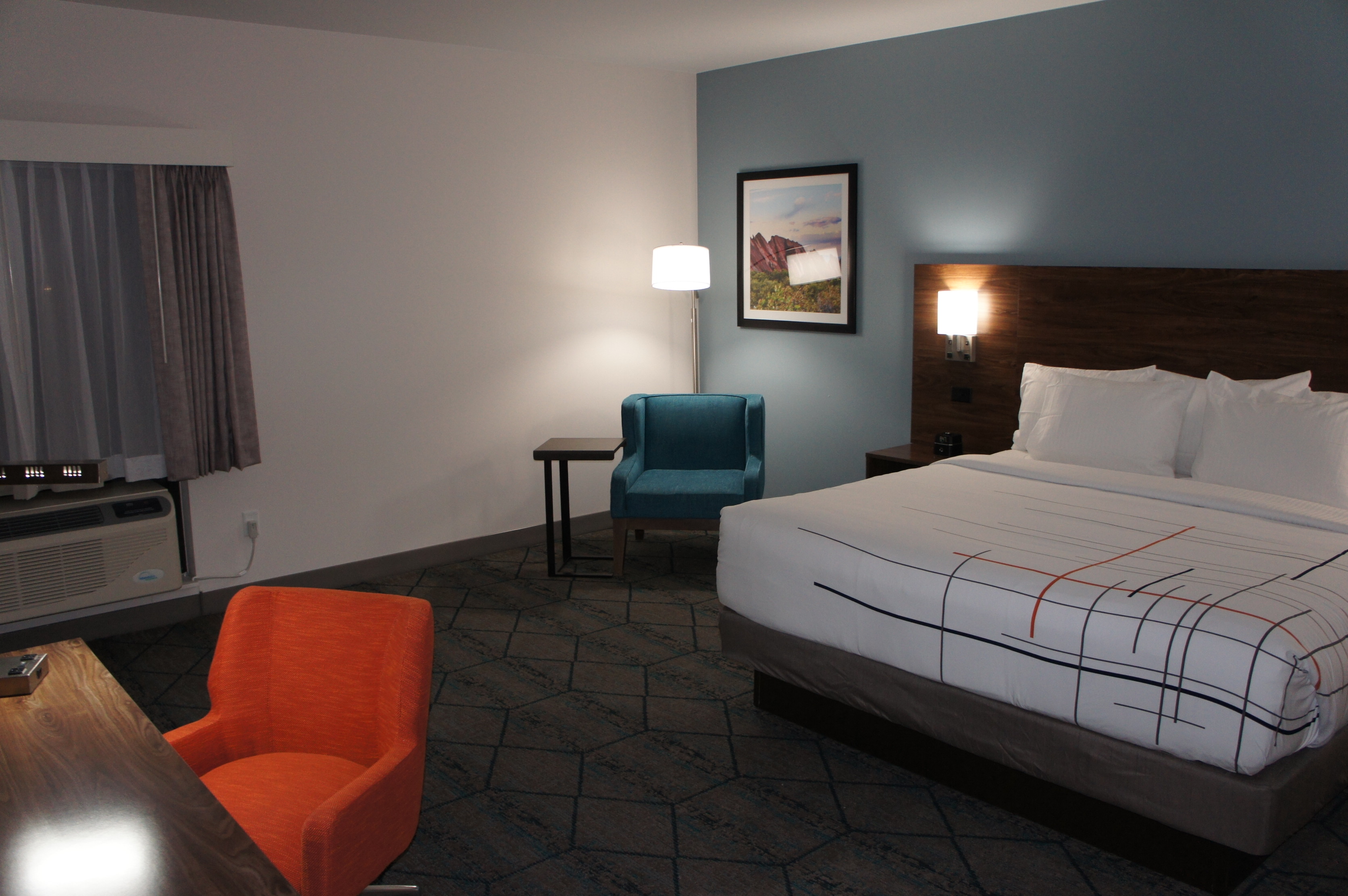 Guest room at the La Quinta Inn & Suites by Wyndham Littleton/Red Rocks in Littleton, Colorado
