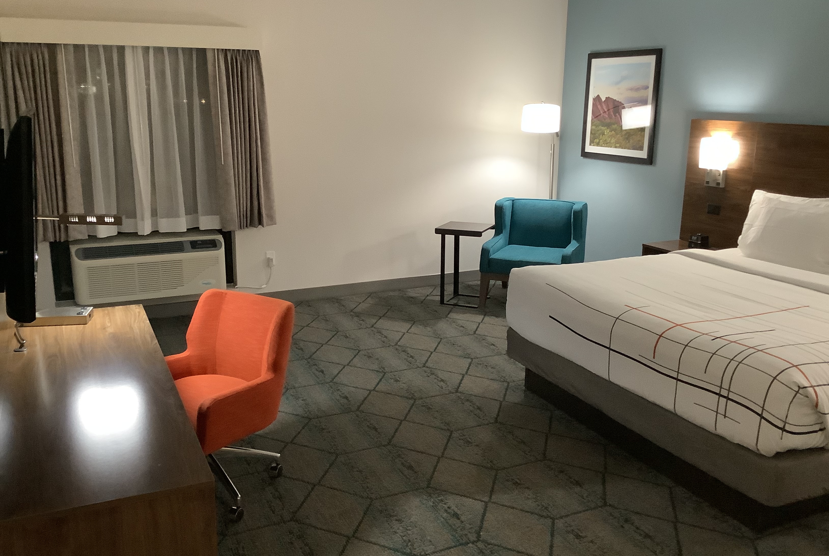 Guest room at the La Quinta Inn & Suites by Wyndham Littleton/Red Rocks in Littleton, Colorado
