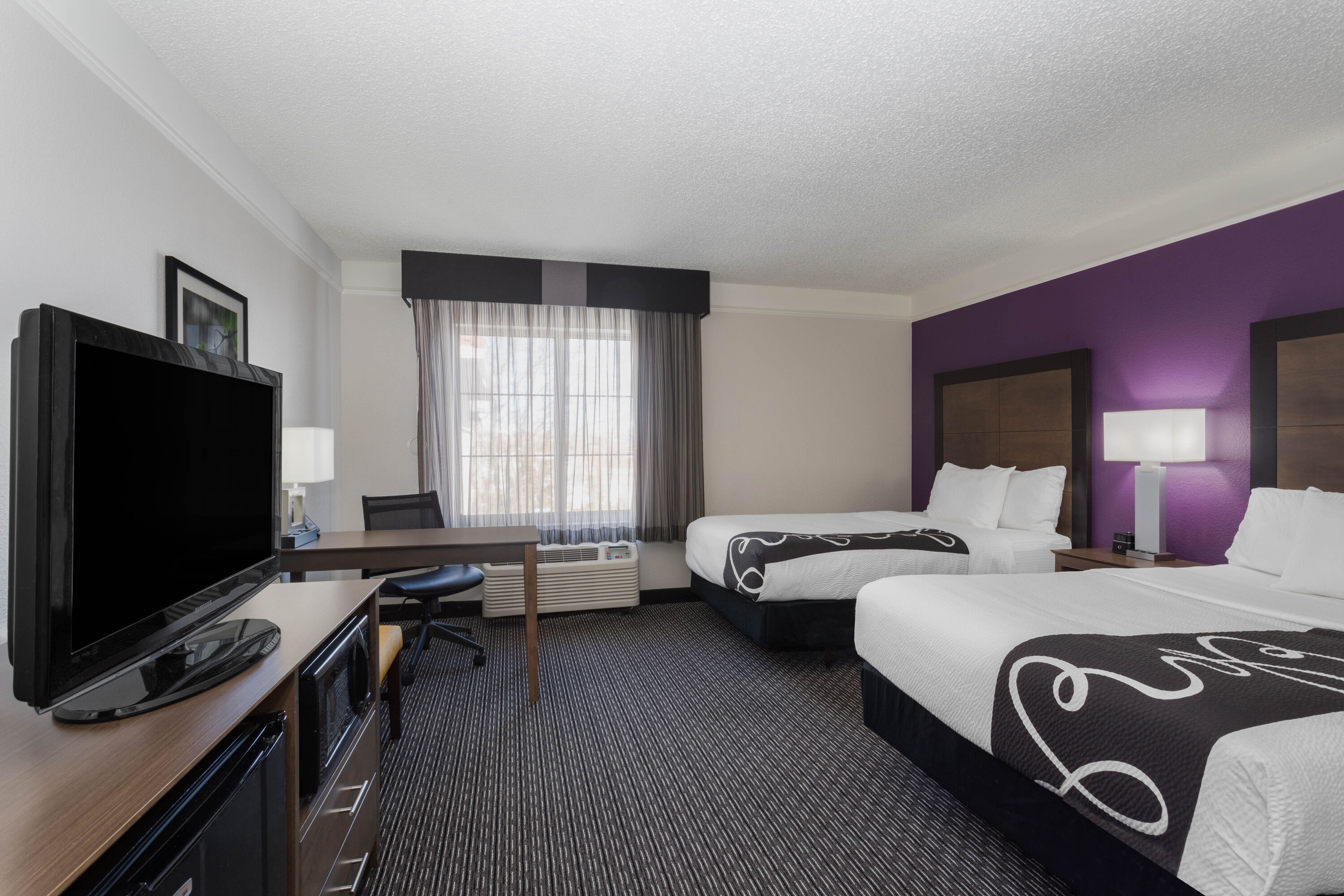 Guest room at the La Quinta Inn & Suites by Wyndham Denver Boulder-Louisville in Louisville, Colorado