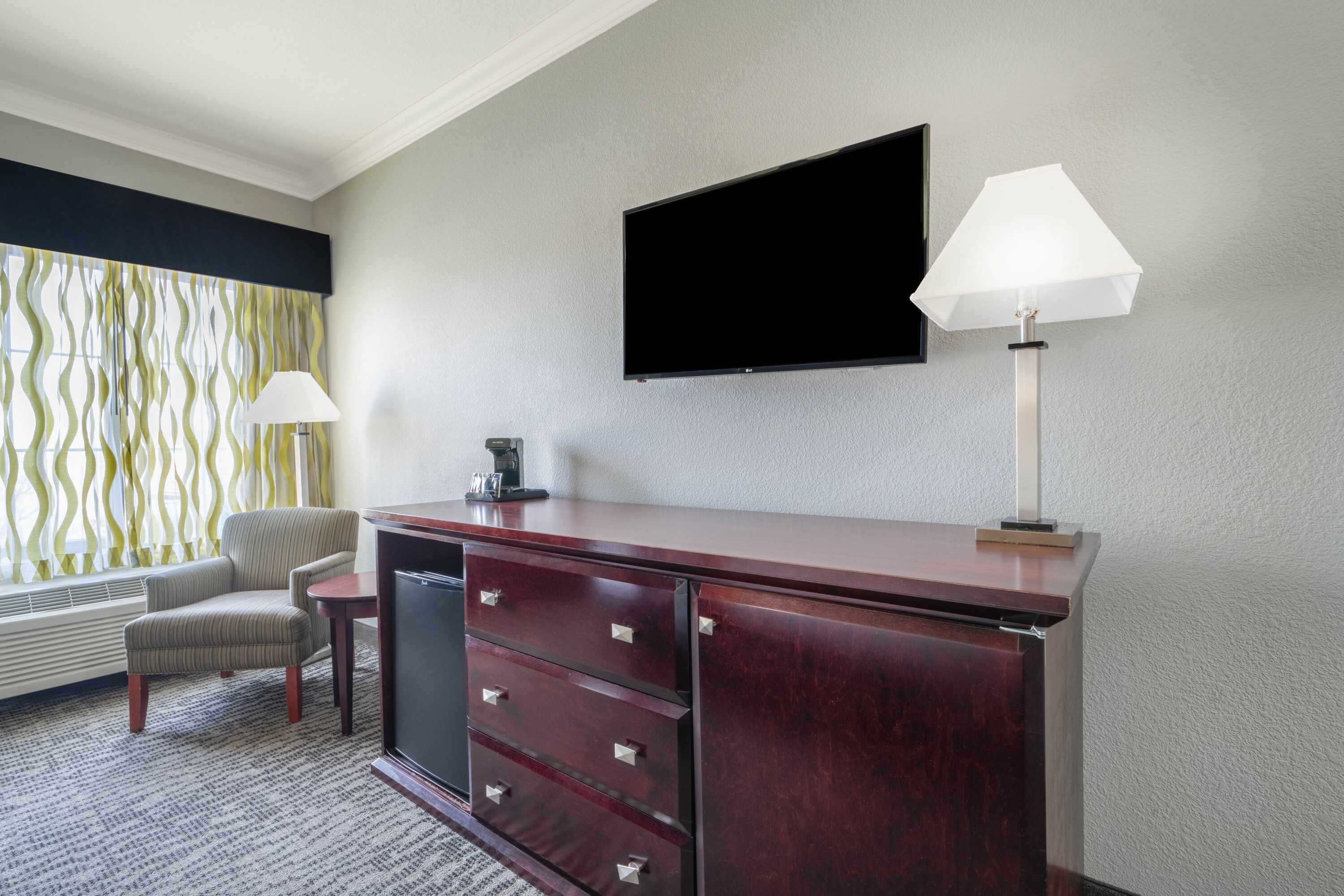Guest room feature at the La Quinta Inn & Suites by Wyndham Loveland/Estes Park in Loveland, Colorado