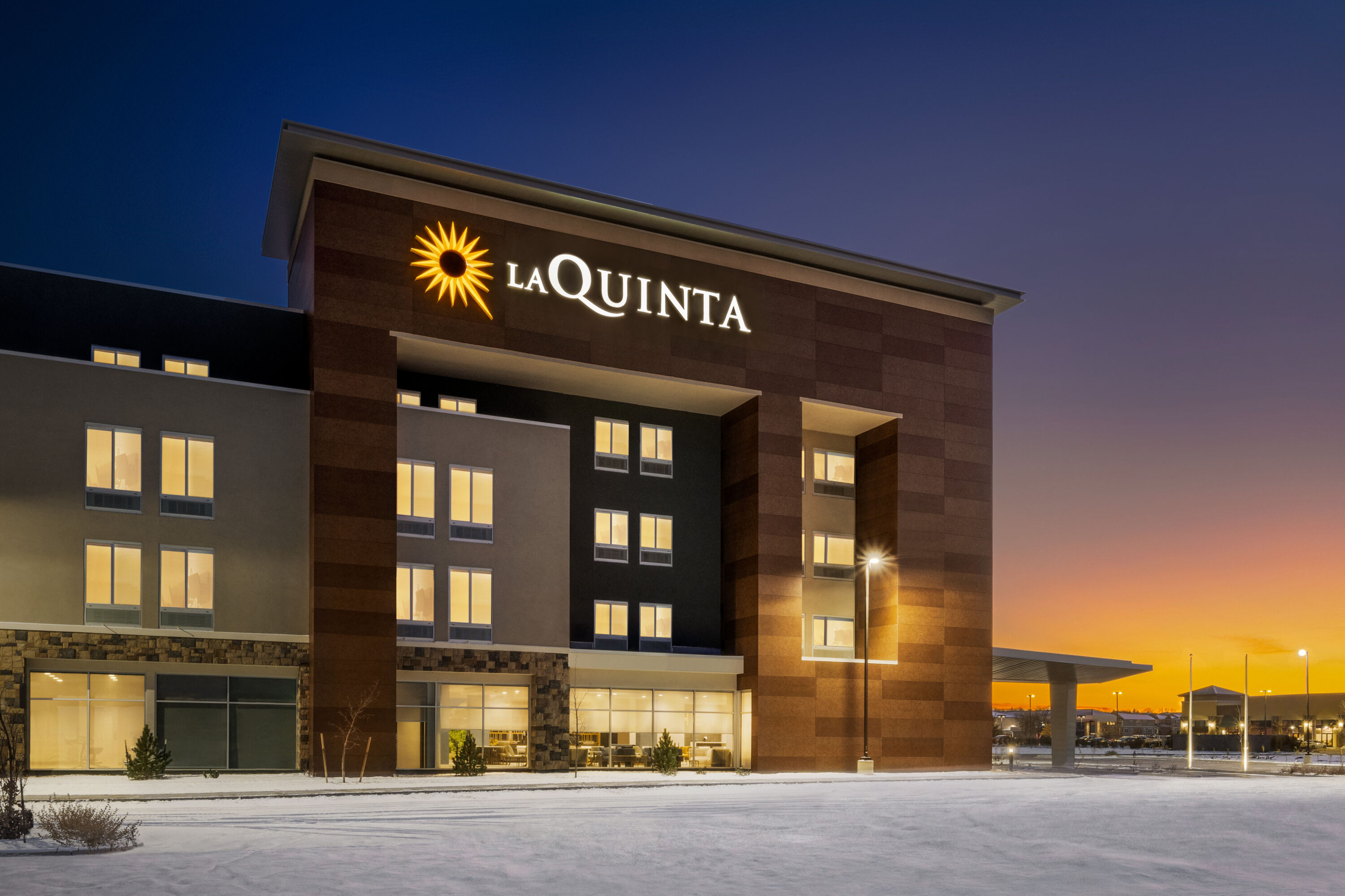Exterior Dusk Image of La Quinta Inn & Suites by Wyndham Denver Parker hotel in Parker, Colorado