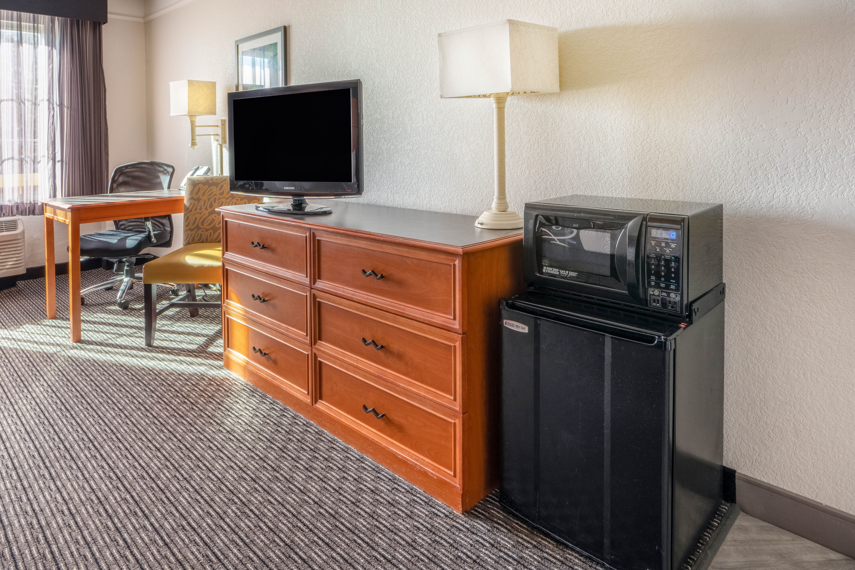 Guest room feature at the La Quinta Inn & Suites by Wyndham Pueblo in Pueblo, Colorado