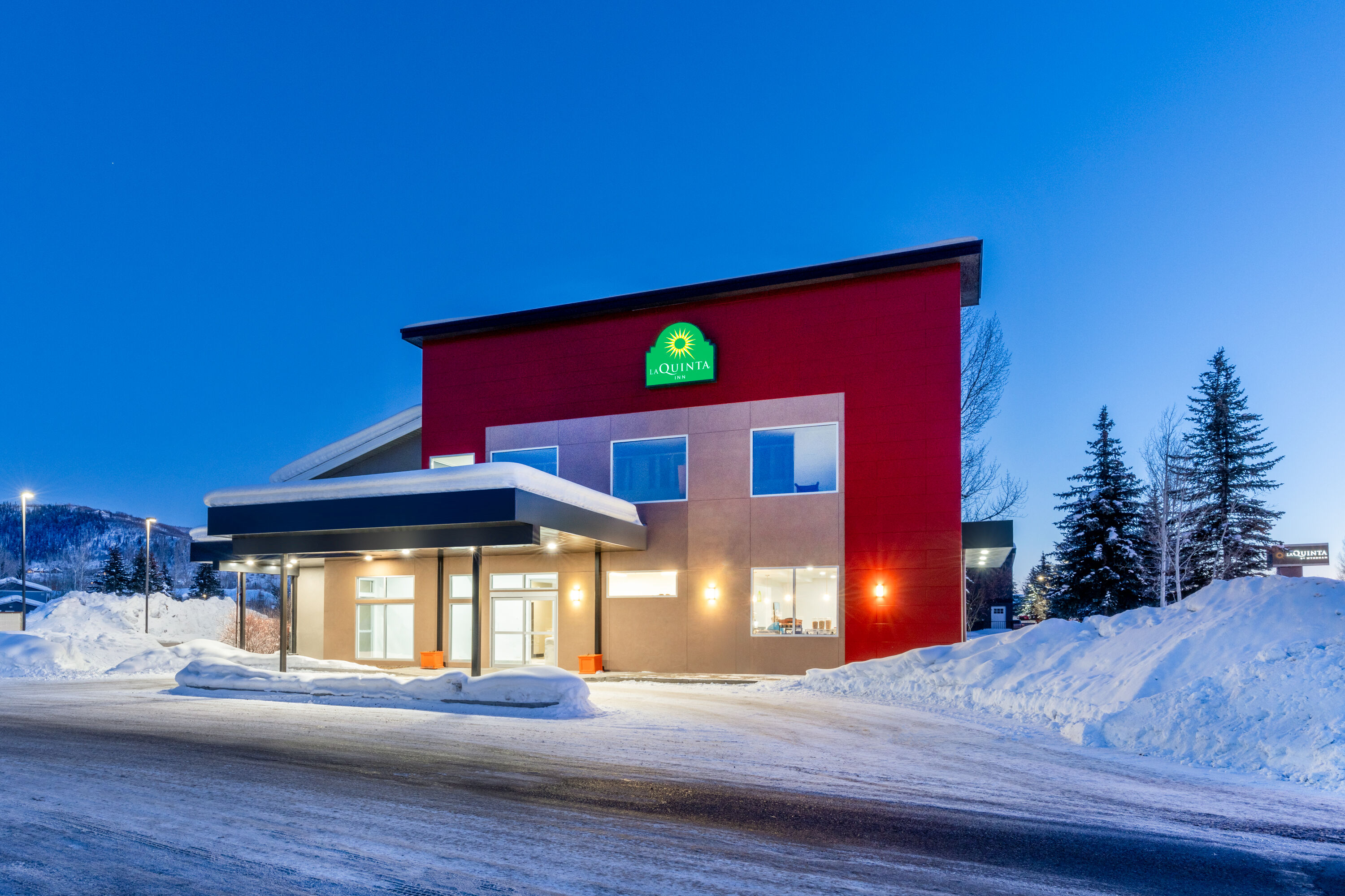 Exterior Dusk Image of La Quinta Inn by Wyndham Steamboat Springs hotel in Steamboat Springs, Colorado