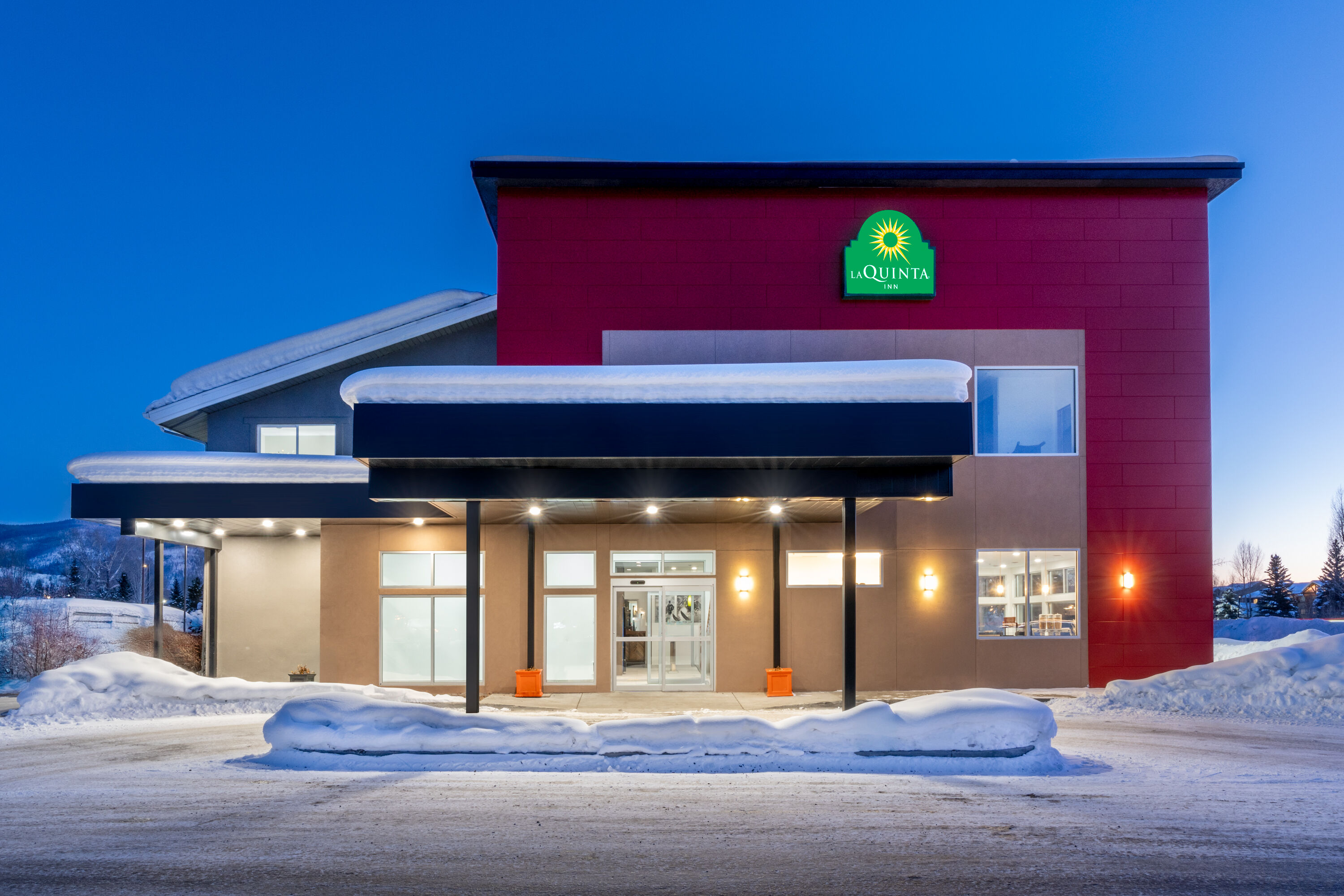 Exterior Dusk Image of La Quinta Inn by Wyndham Steamboat Springs hotel in Steamboat Springs, Colorado