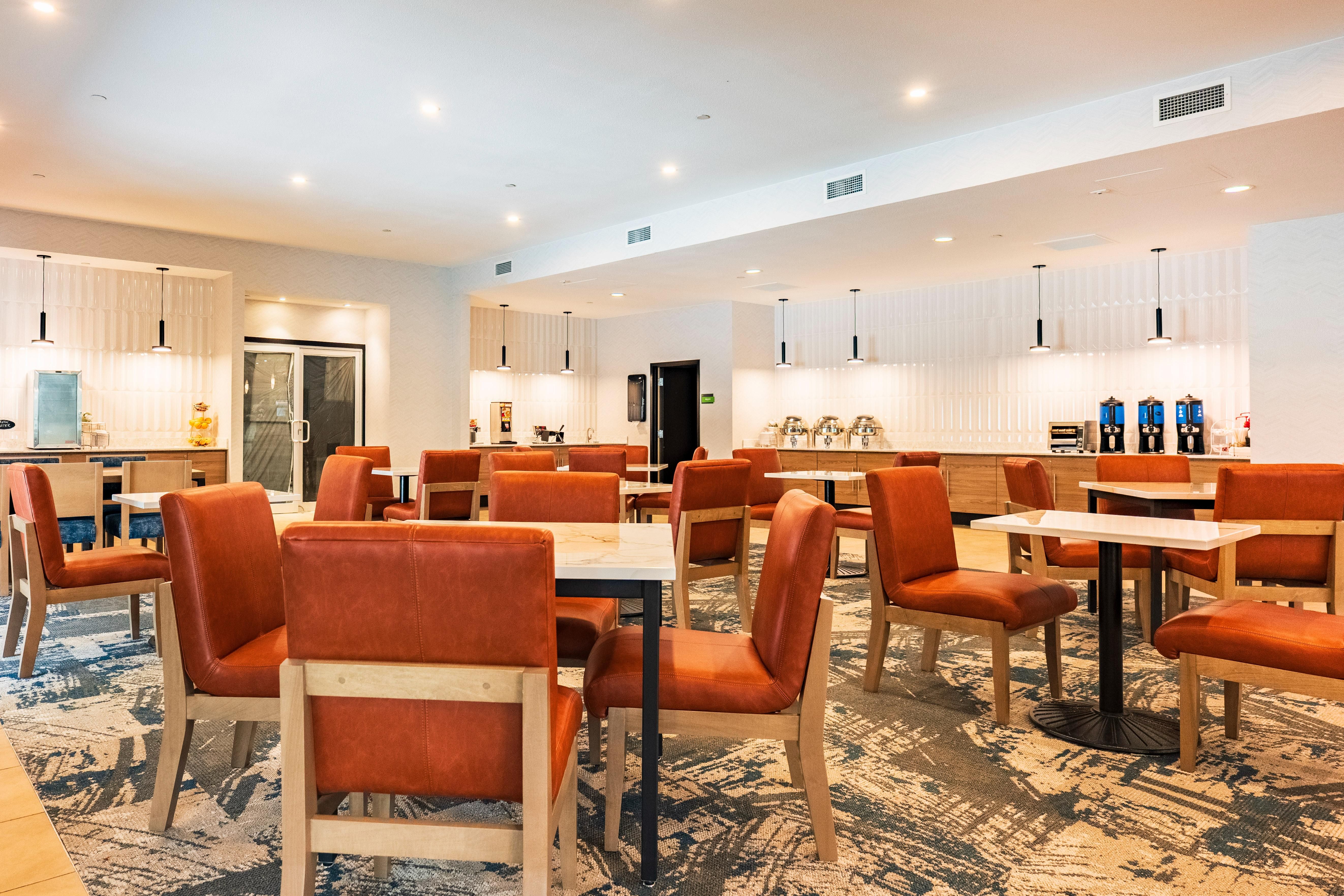 La Quinta Inn & Suites by Wyndham Danbury restaurant breakfast area with seating in Danbury, Connecticut