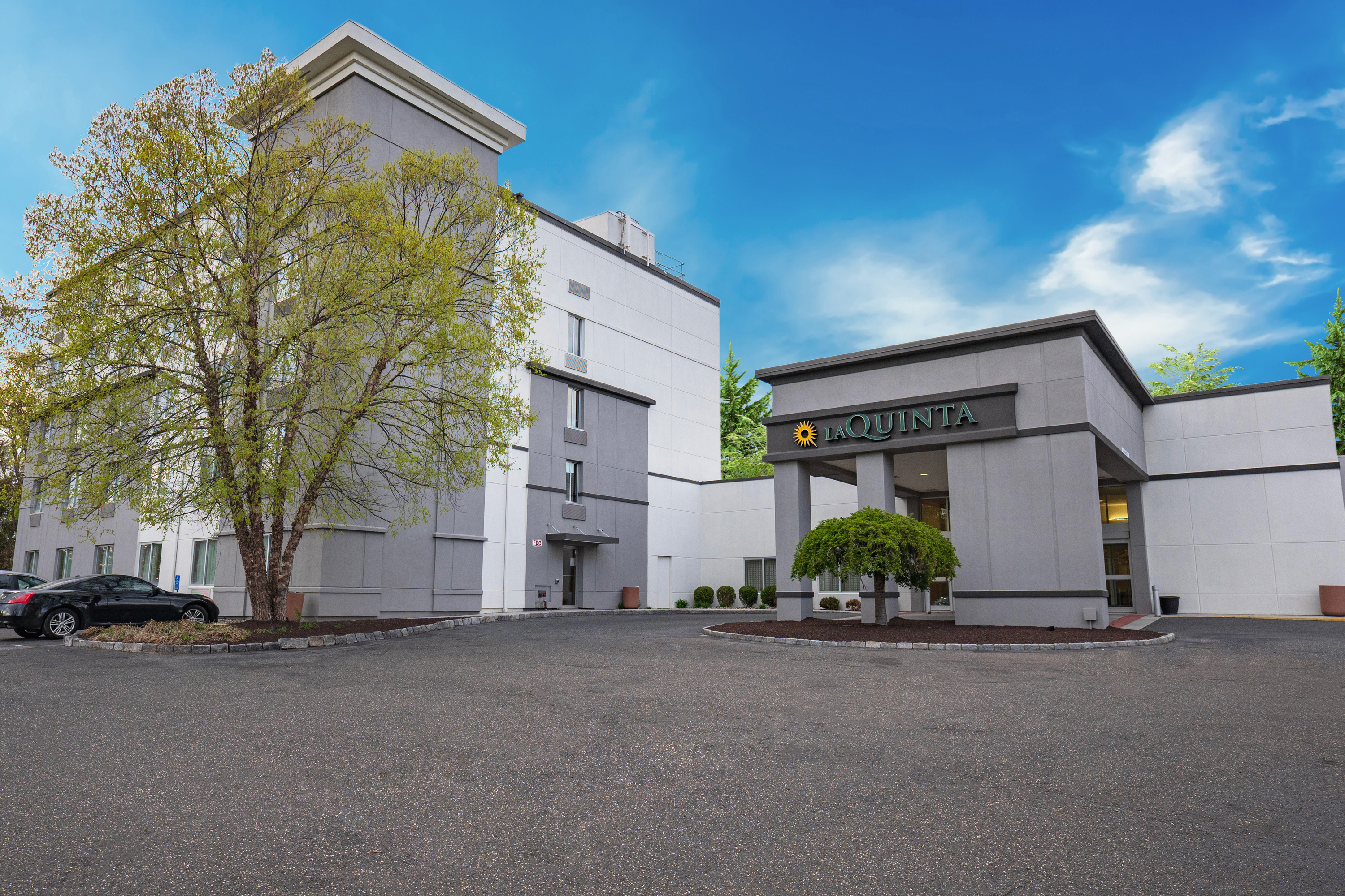 Exterior of La Quinta Inn & Suites by Wyndham Danbury hotel in Danbury, Connecticut