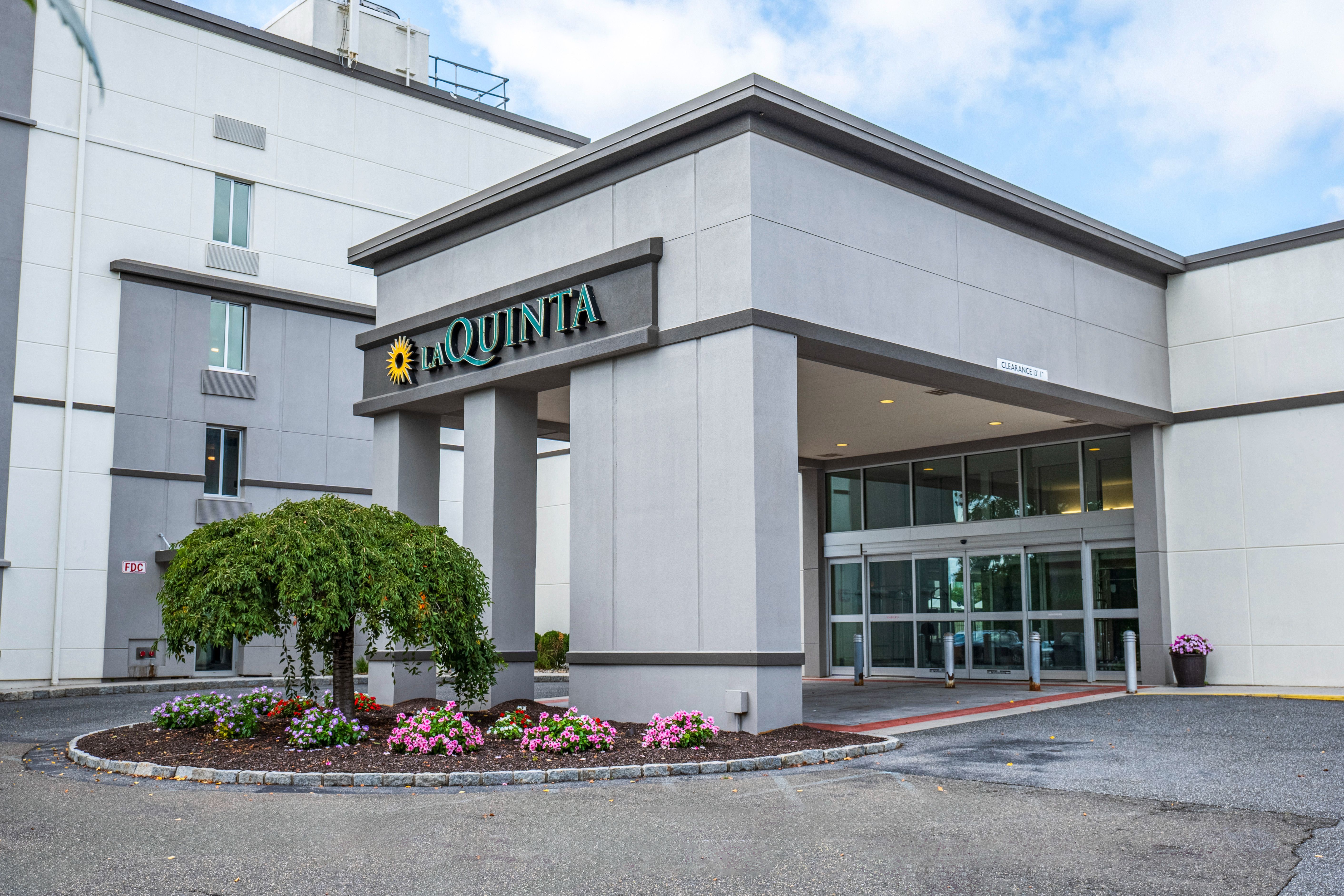 Scenic Image of La Quinta Inn & Suites by Wyndham Danbury hotel in Danbury, Connecticut