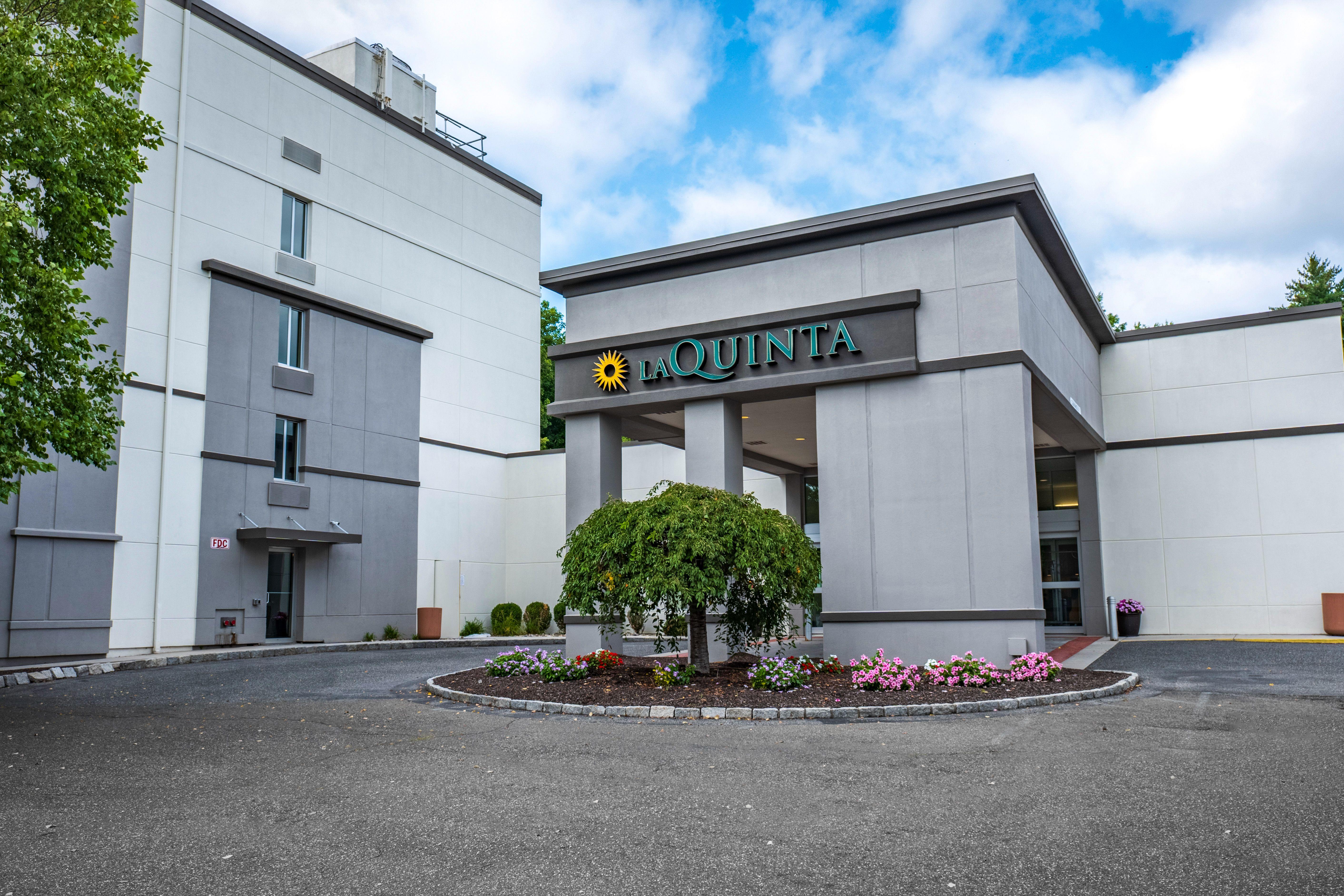 Scenic Image of La Quinta Inn & Suites by Wyndham Danbury hotel in Danbury, Connecticut
