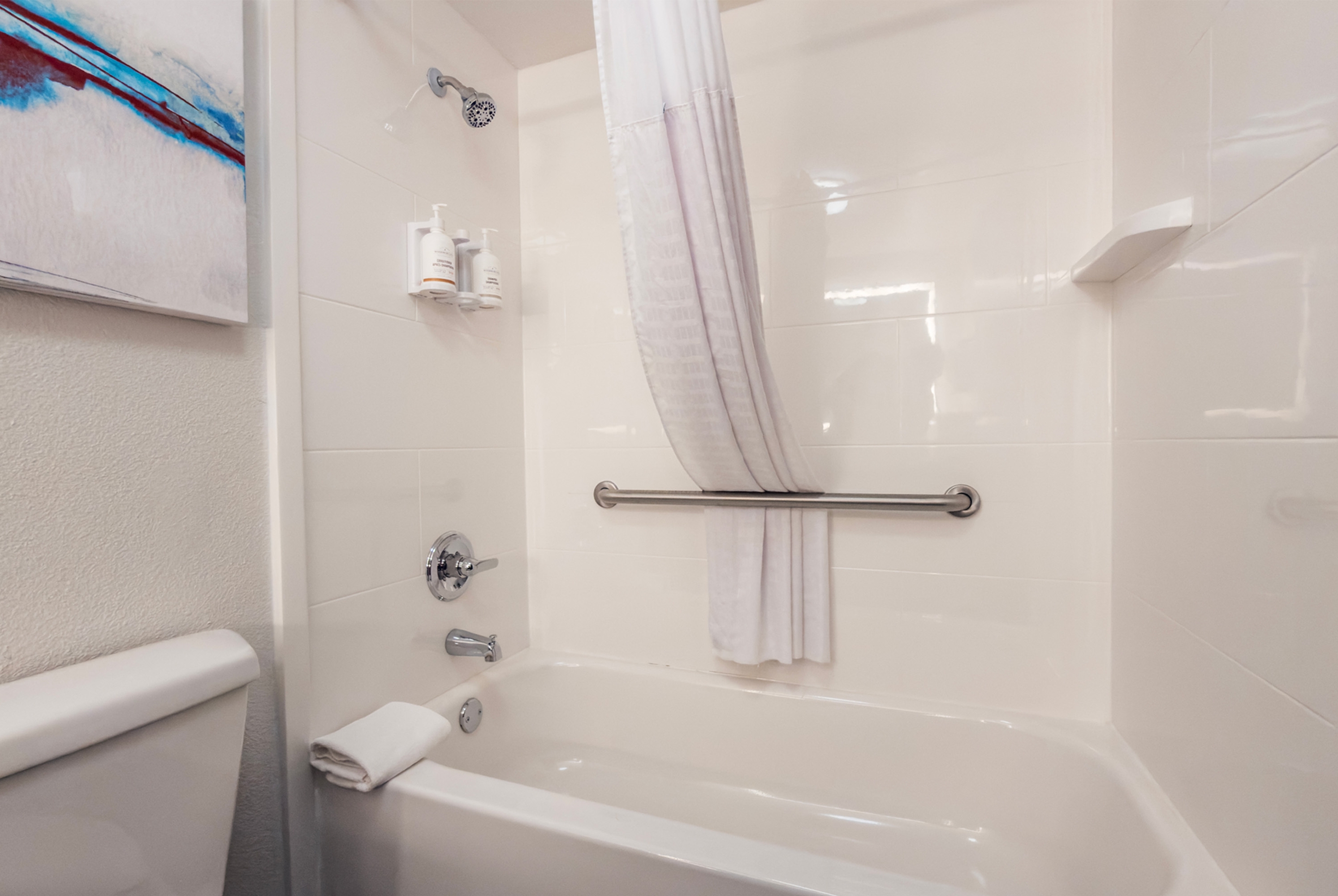 Guest room bath at the La Quinta Inn & Suites by Wyndham Danbury in Danbury, Connecticut