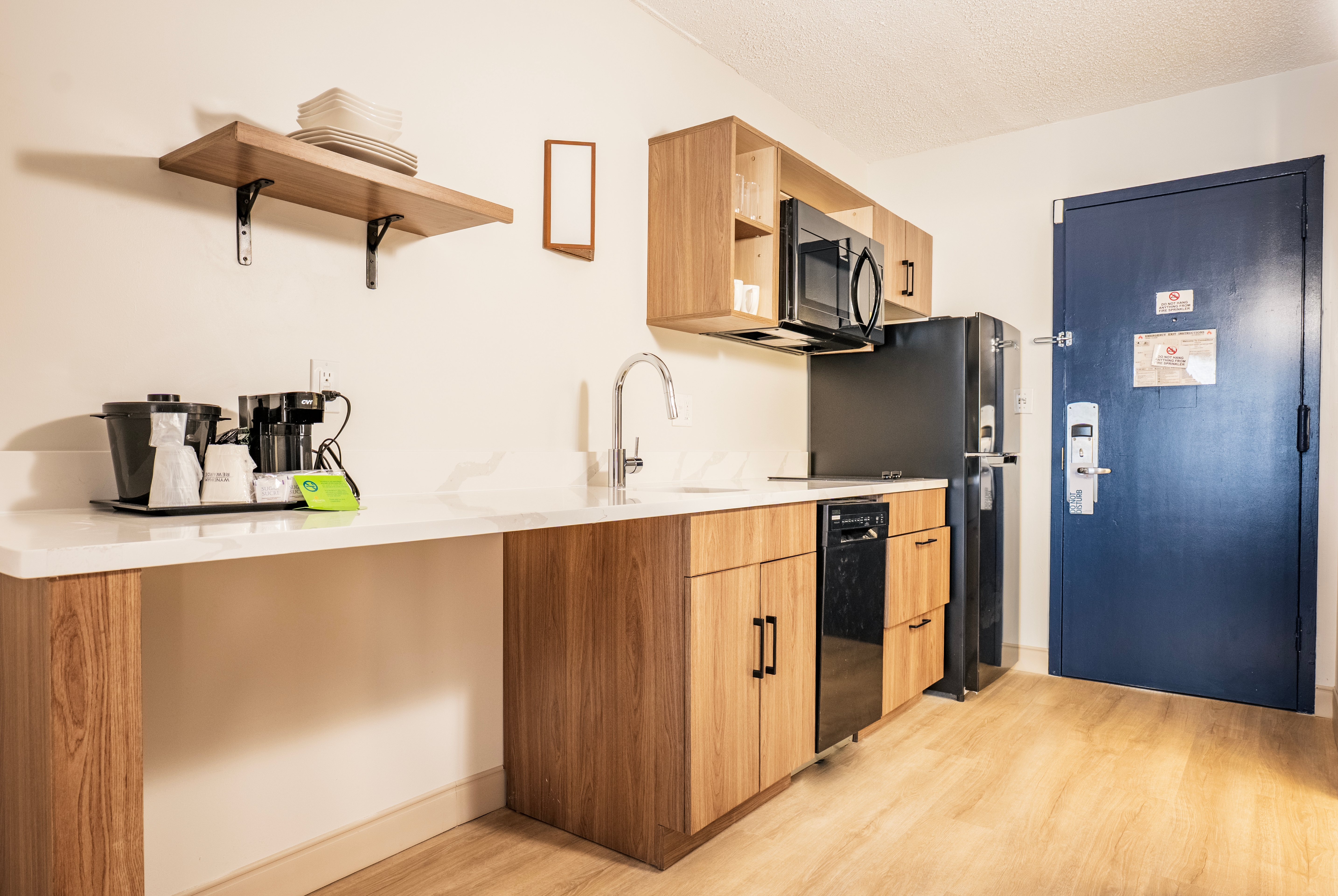 La Quinta Inn & Suites by Wyndham Danbury suite kitchen in Danbury, Connecticut