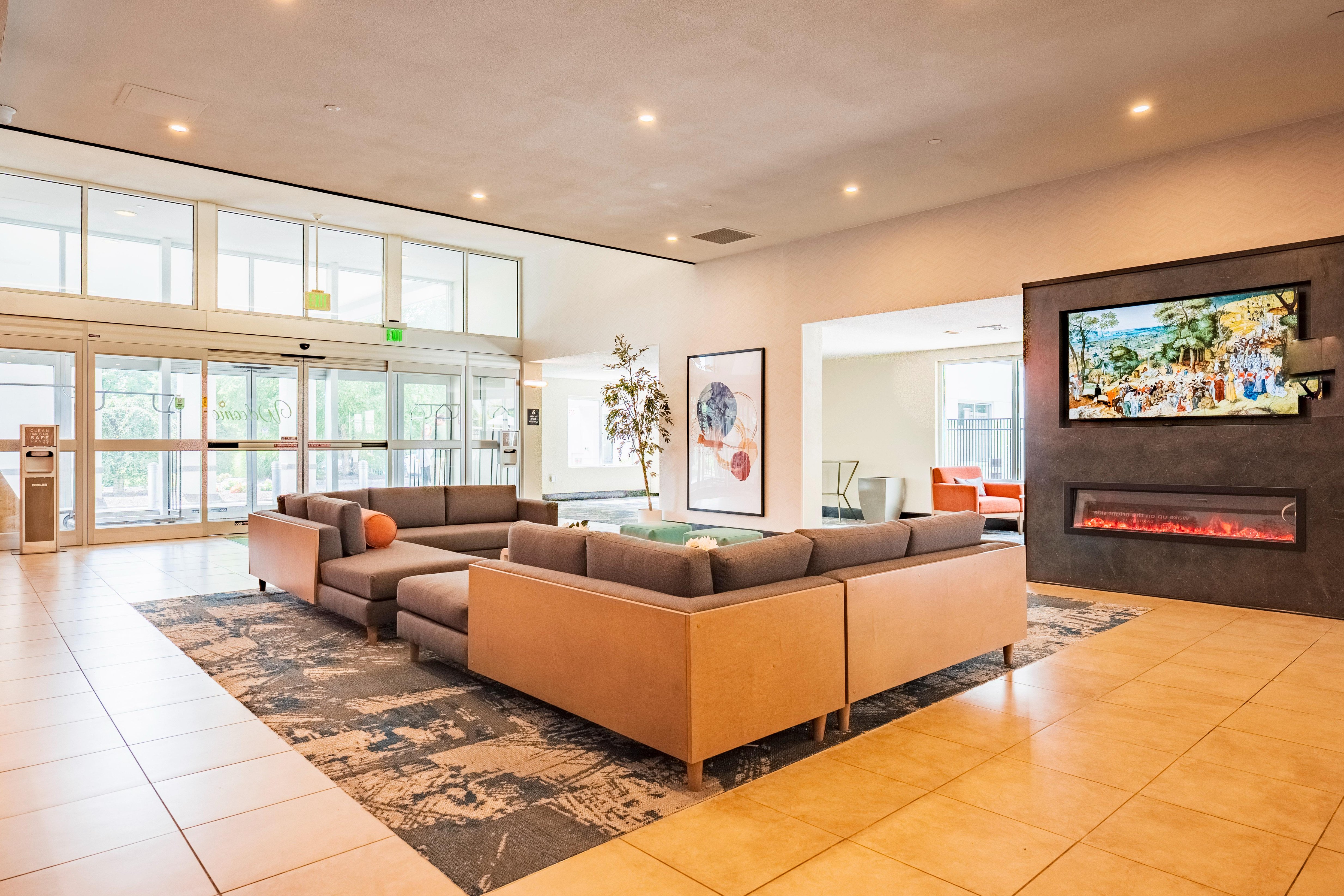 La Quinta Inn & Suites by Wyndham Danbury lobby feature in Danbury, Connecticut