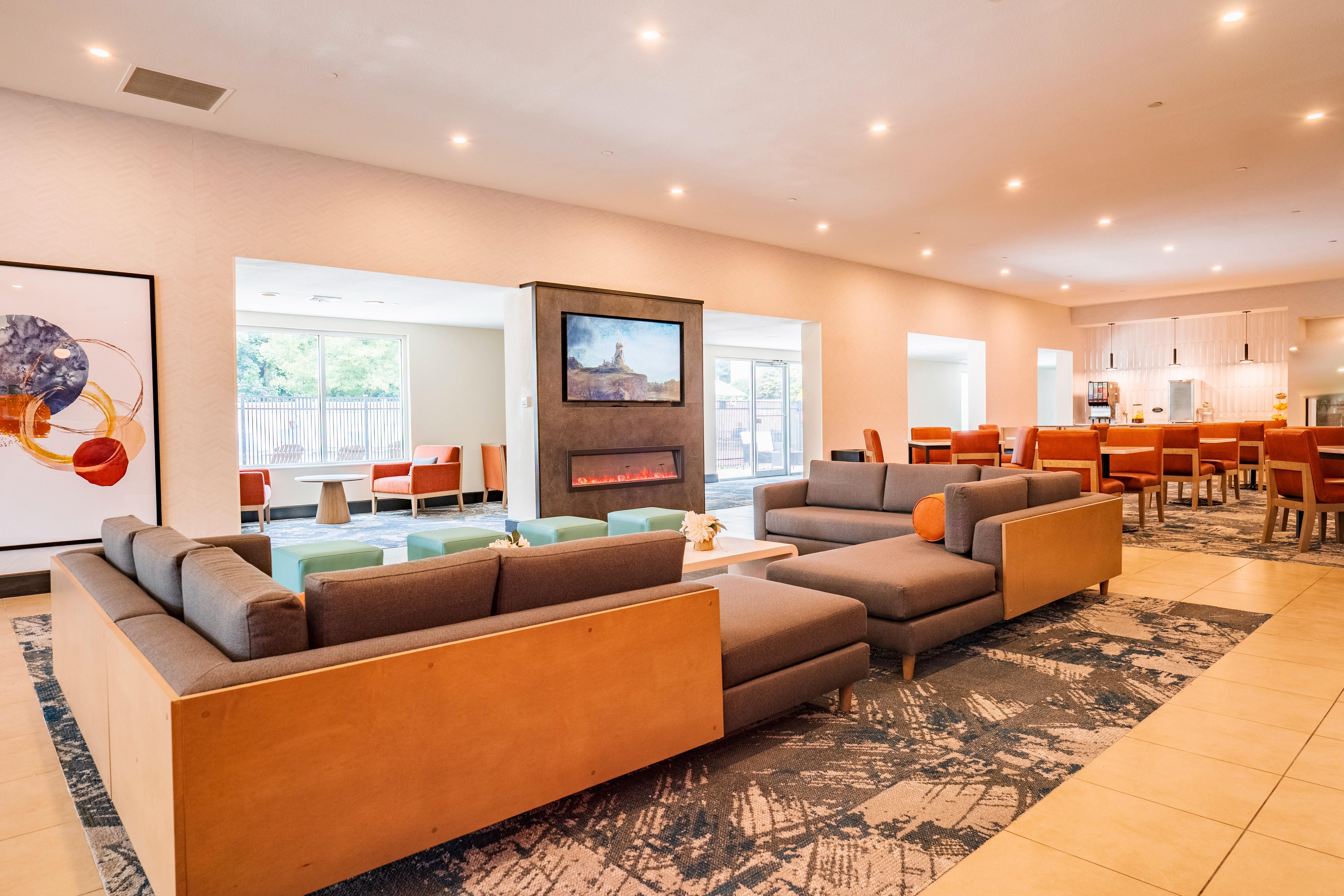 La Quinta Inn & Suites by Wyndham Danbury lobby feature in Danbury, Connecticut