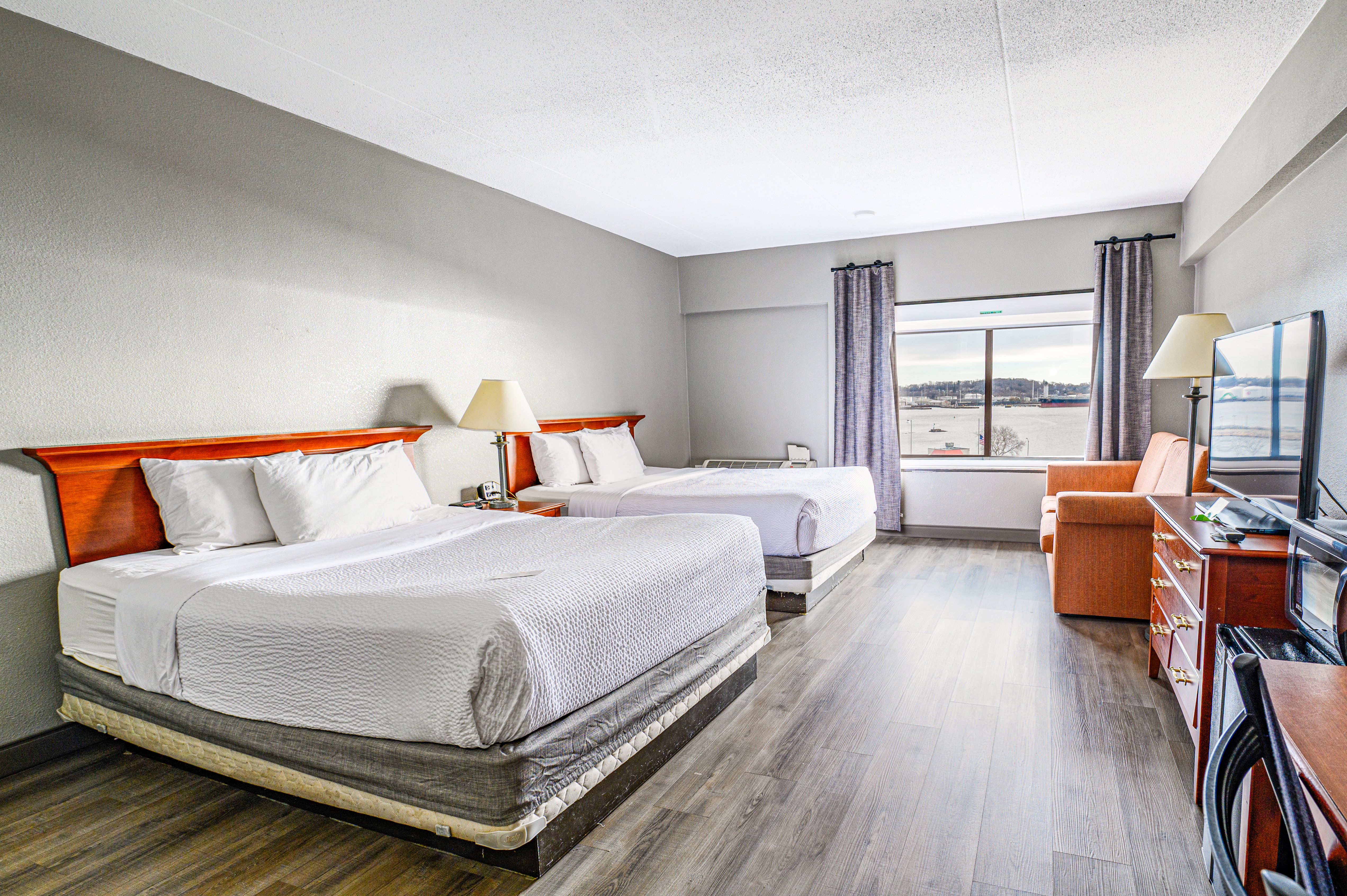 La Quinta Inn & Suites by Wyndham New Haven suite in New Haven, Connecticut