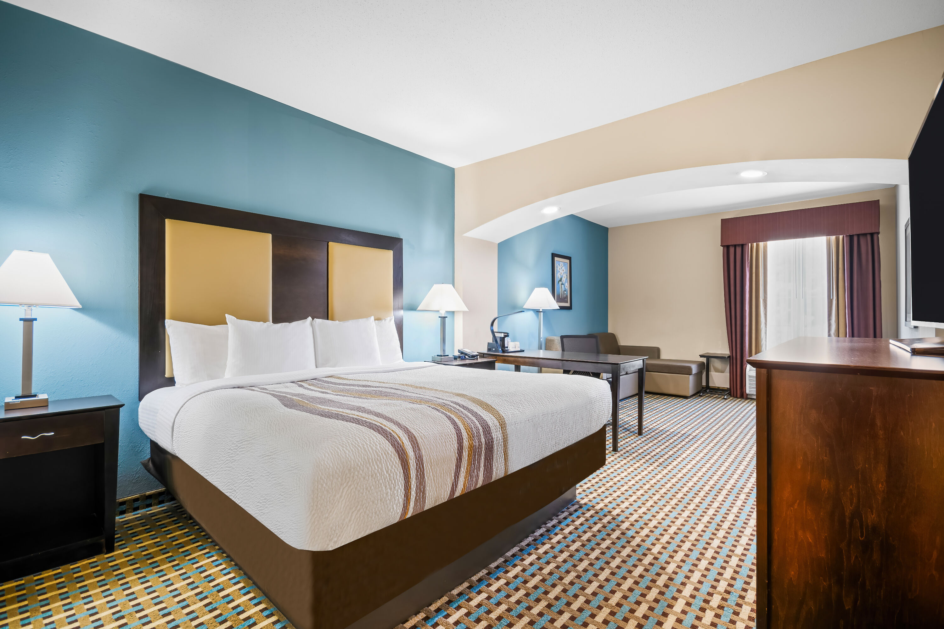 La Quinta Inn & Suites by Wyndham Stonington-Mystic Area suite in Pawcatuck, Connecticut