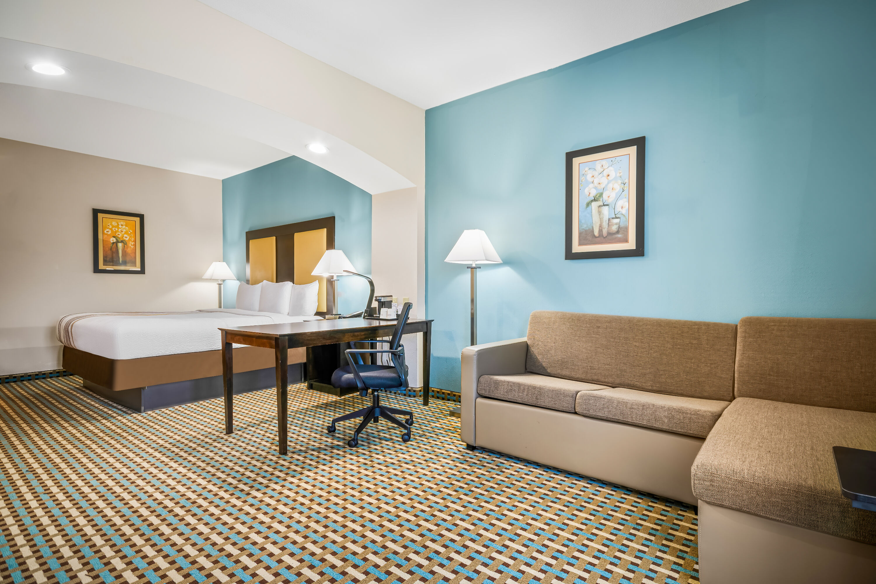 La Quinta Inn & Suites by Wyndham Stonington-Mystic Area suite in Pawcatuck, Connecticut