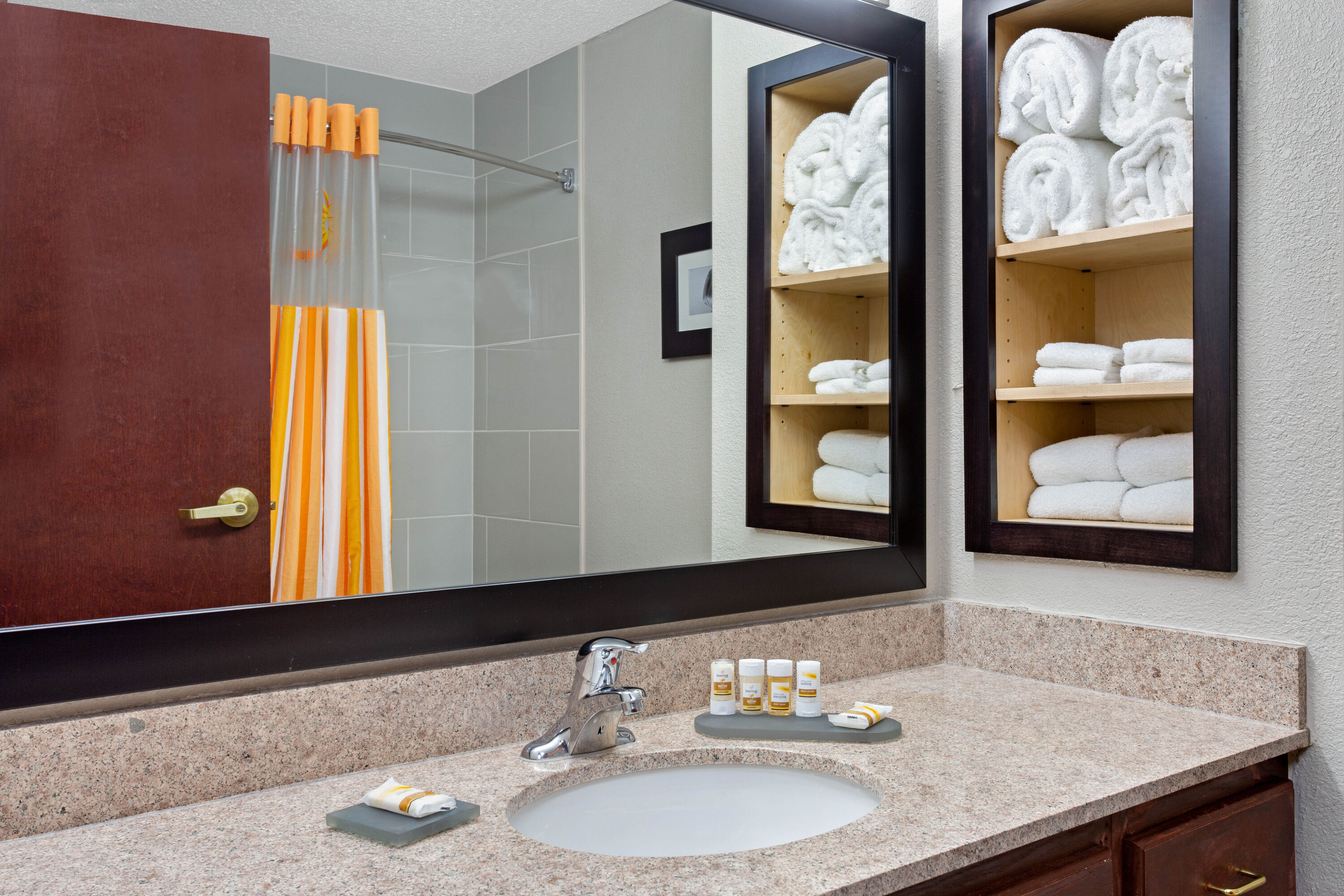 Guest room bath at the La Quinta Inn & Suites by Wyndham Norwich-Plainfield-Casino in Plainfield, Connecticut