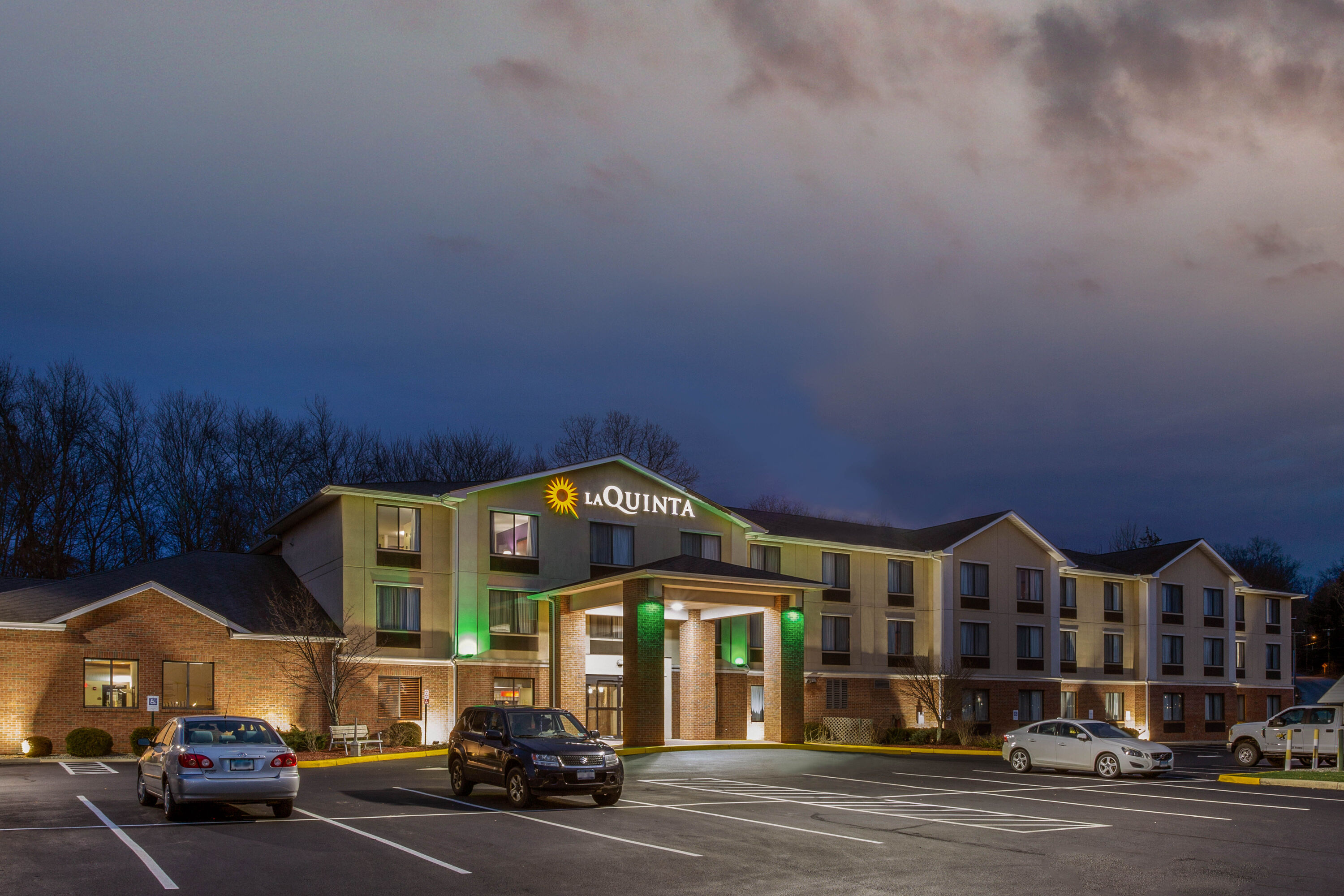 Exterior Night Image of La Quinta Inn & Suites by Wyndham Norwich-Plainfield-Casino hotel in Plainfield, Connecticut