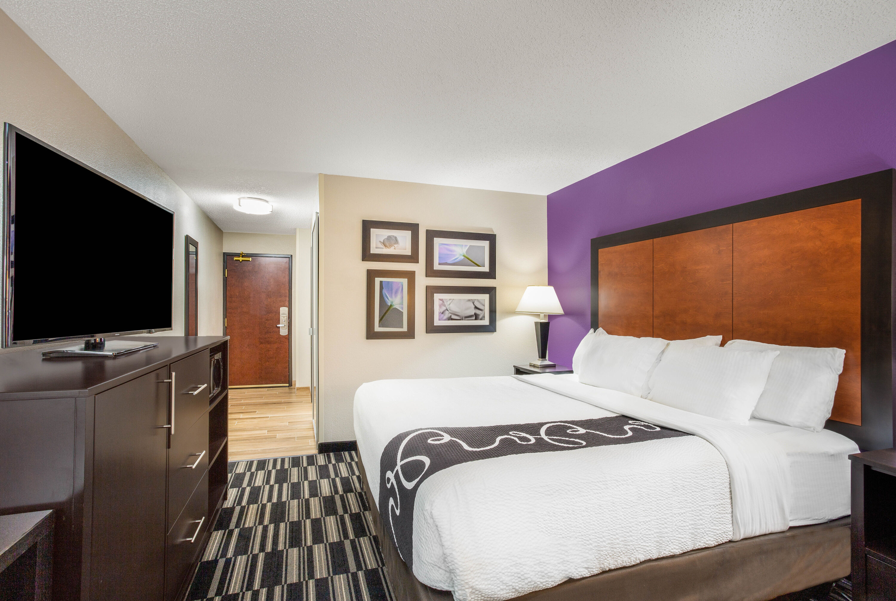 Guest room at the La Quinta Inn & Suites by Wyndham Norwich-Plainfield-Casino in Plainfield, Connecticut
